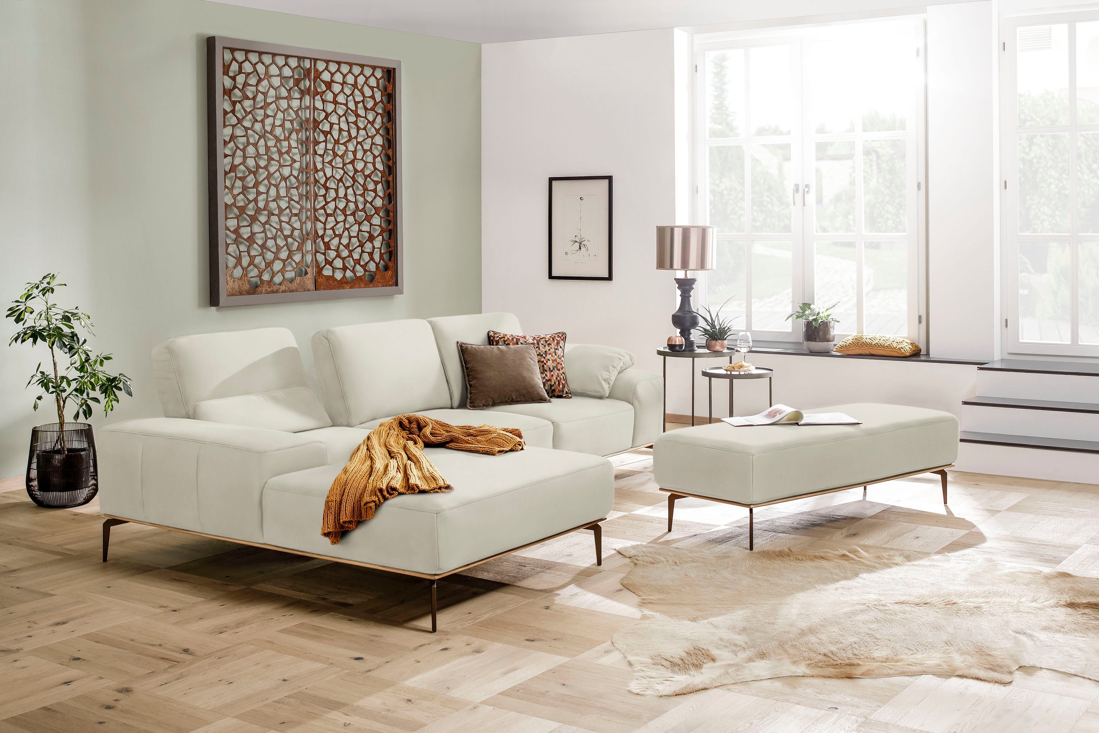 W.SCHILLIG Ecksofa run, Designsofa mit tollem Sitzkomfort, L-Form, mit Holzsockel, Füße in Bronze pulverbeschichtet, Breite 299 cm