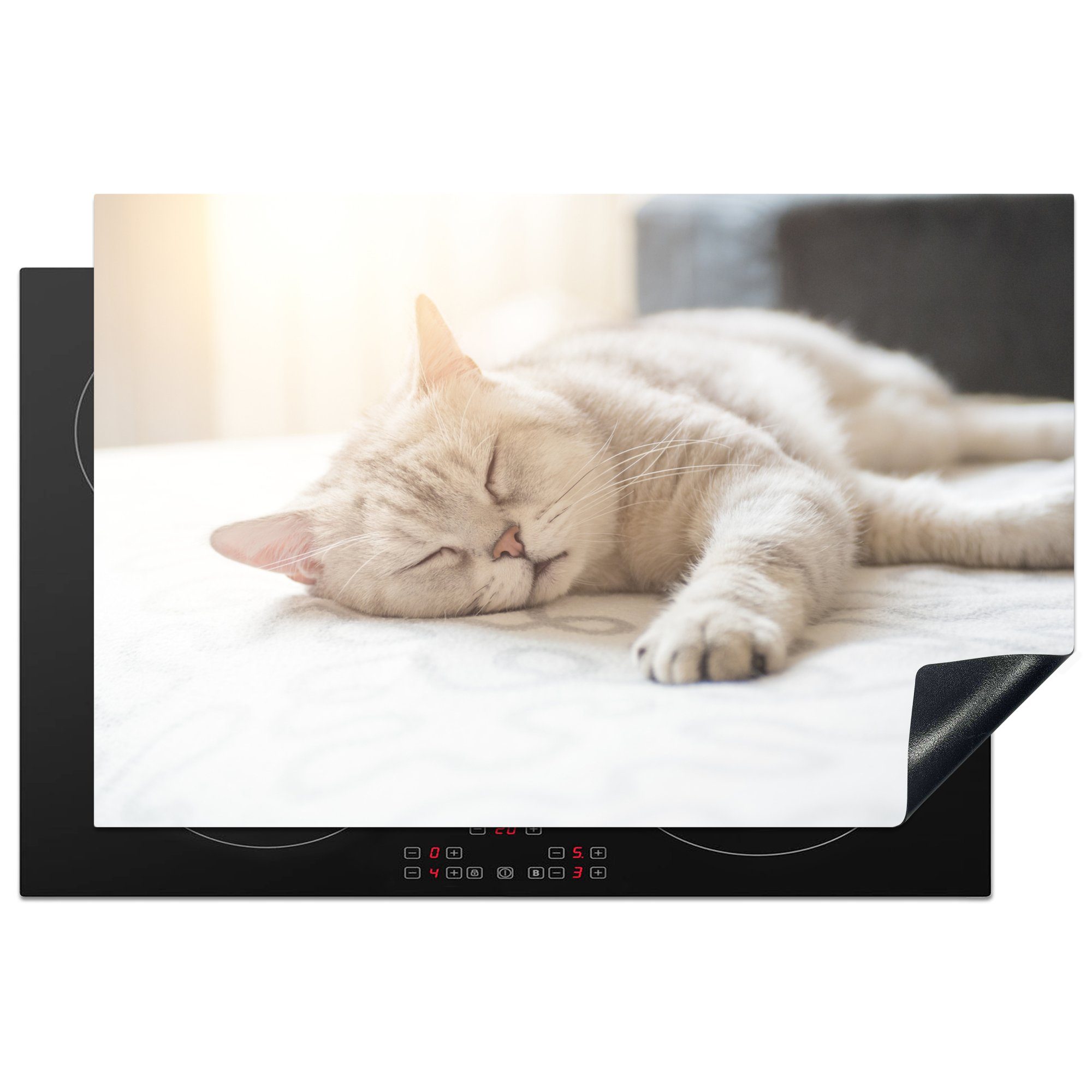 MuchoWow Herdblende-/Abdeckplatte Katze schläft auf dem Bett, Vinyl, (1 tlg), 81x52 cm, Induktionskochfeld Schutz für die küche, Ceranfeldabdeckung