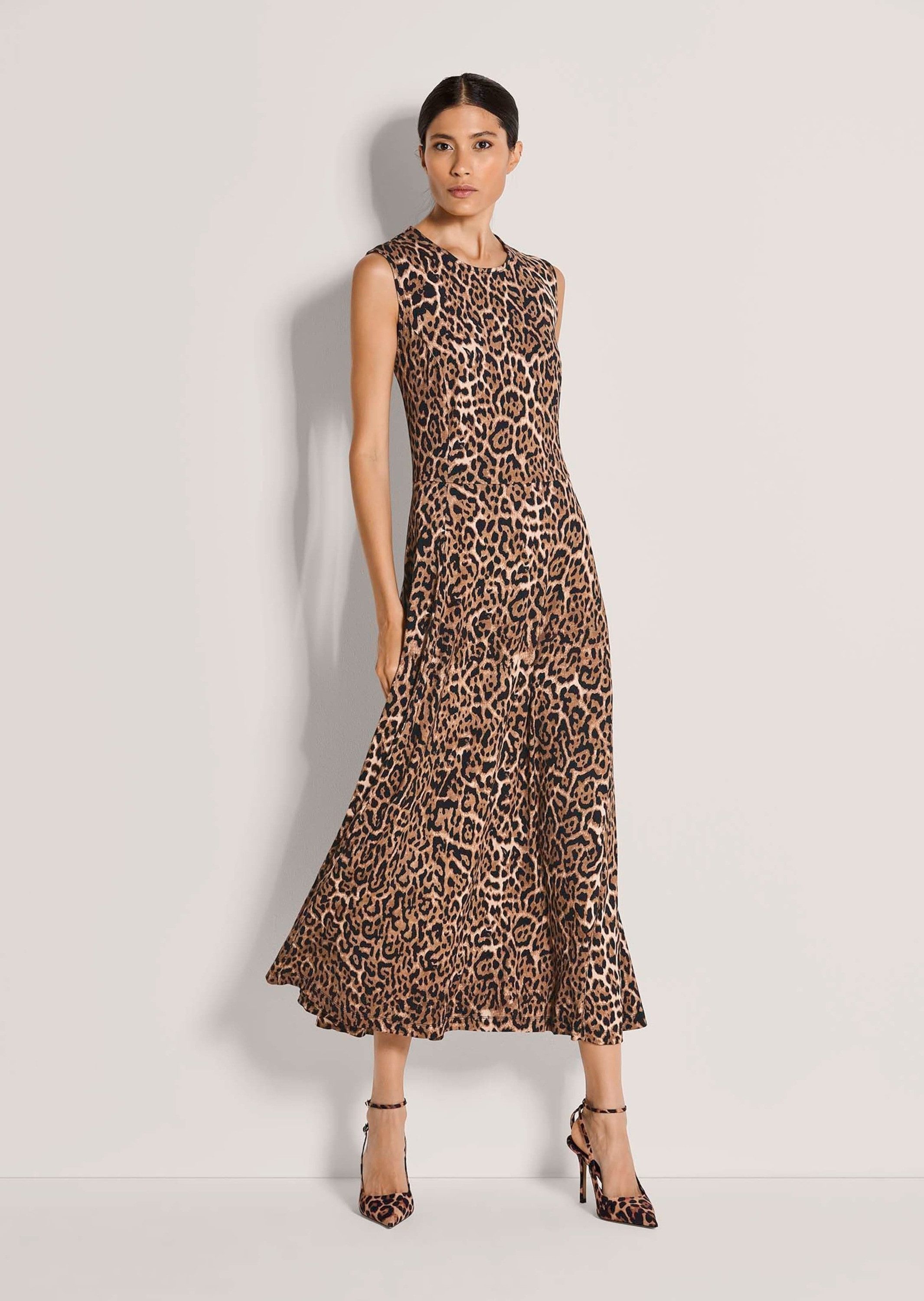 MADELEINE Maxikleid Sommerkleid mit Animalprint Jerseykleid mit Rundhals, ohne Arm und Knielänge