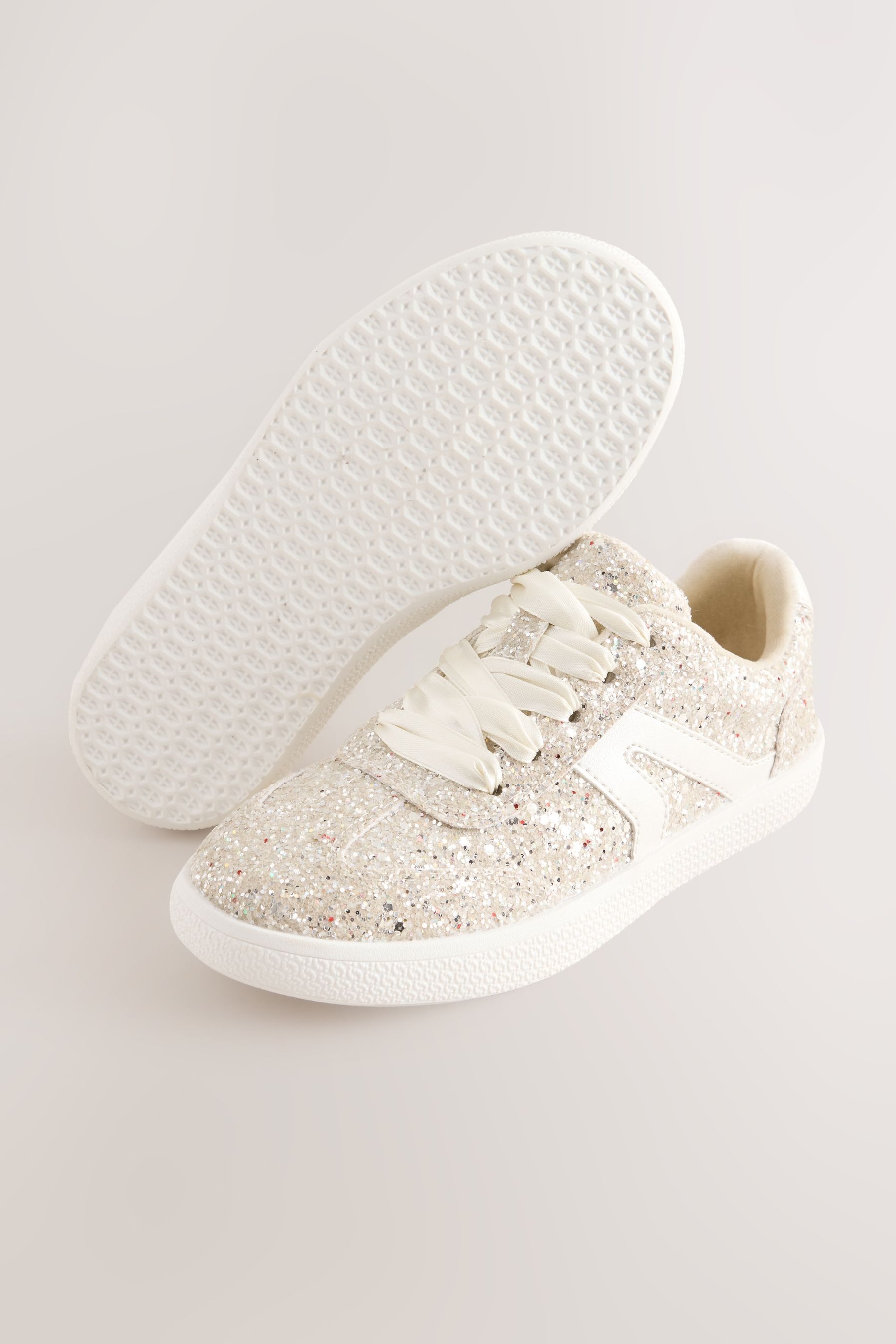 Next Sportschuh im Retro-Stil Sneaker – Bild 5 von 5
