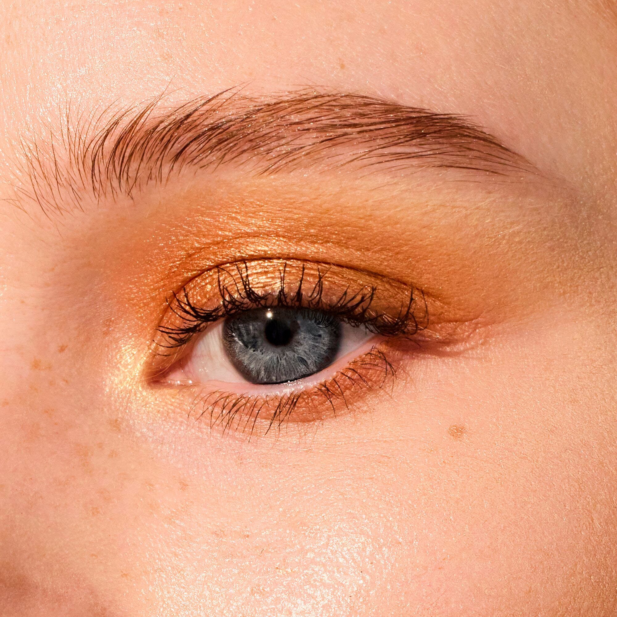 Winnie Shades mit Catrice Pooh Eyeshadow Lidschatten-Palette Disney Palette, abgestimmten 15 the Augen-Make-Up