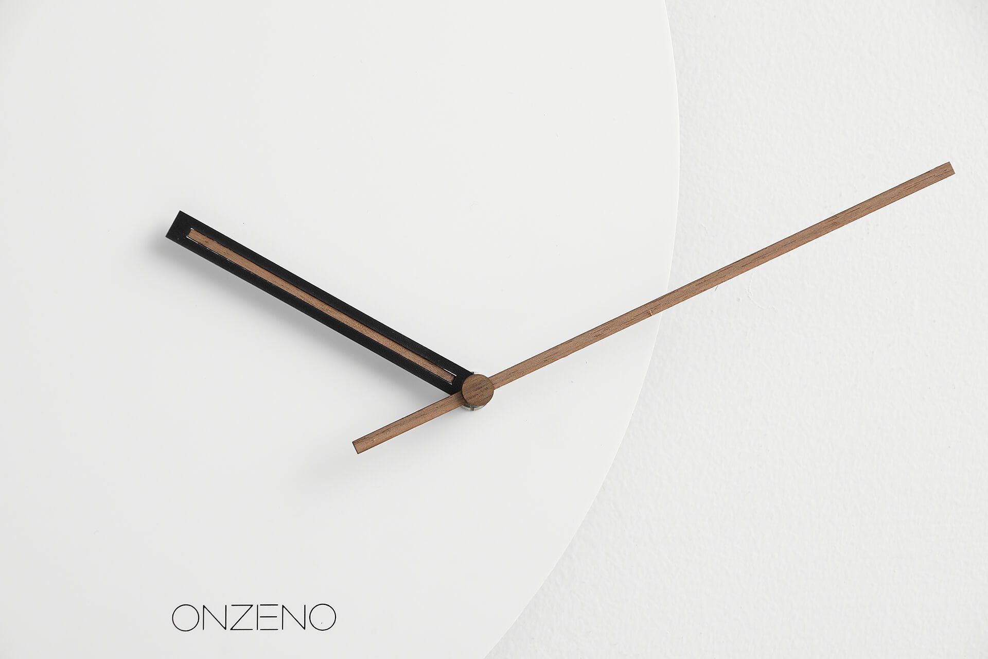ONZENO Wanduhr THE INDEPENDENT. 60x53x1.2 cm (handgefertigte Design-Uhr)