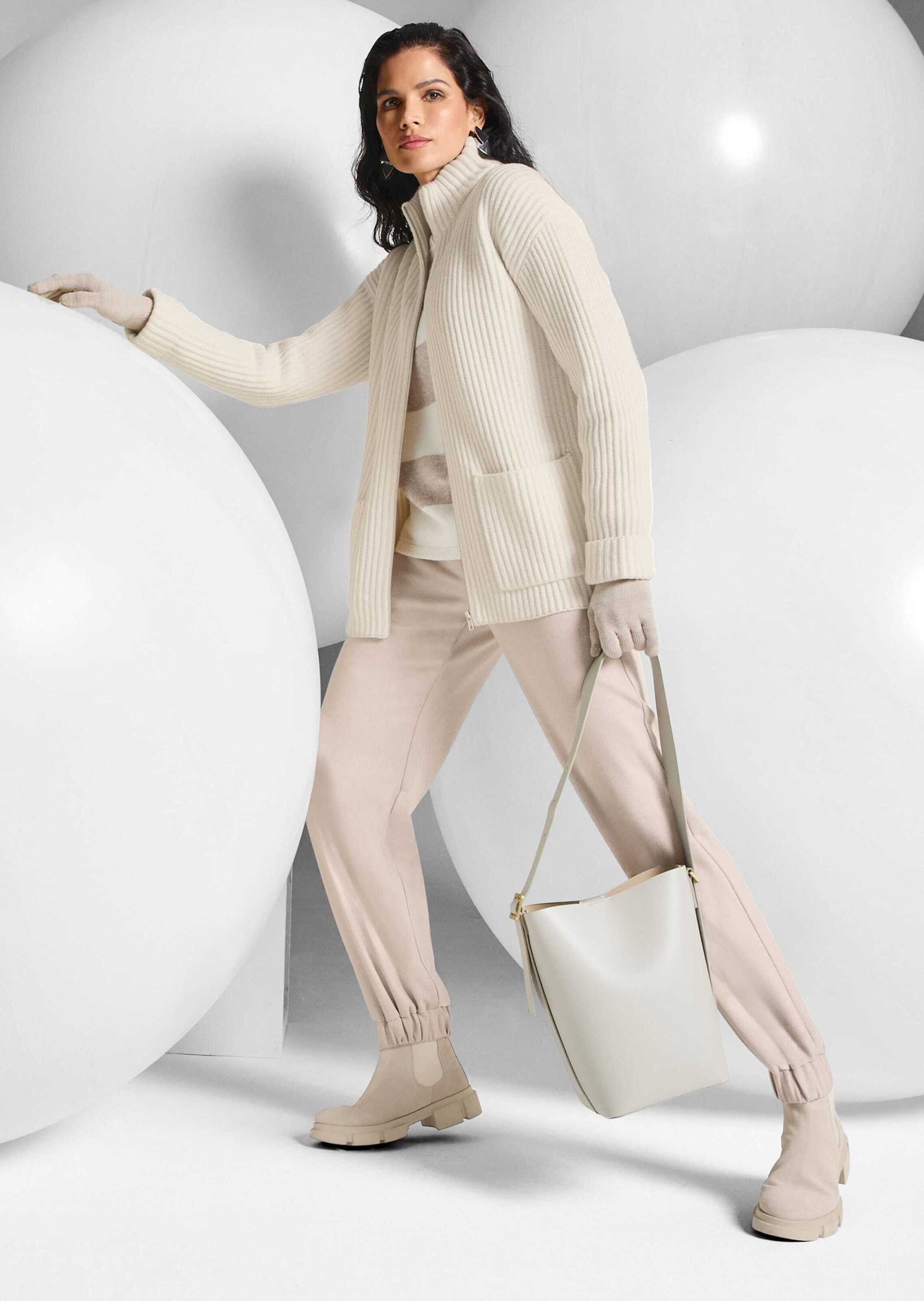 MADELEINE Strickjacke Weiche Wolljacke mit Reißverschluss Patentstrickjacke mit Stehkragen, Taschen und Langarm