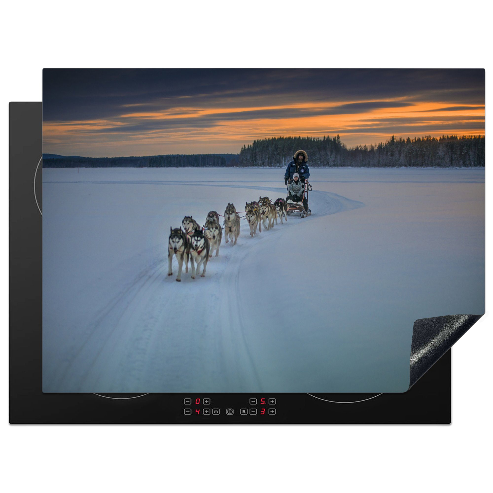 MuchoWow Herdblende-/Abdeckplatte Sibirische Huskys in einem Schlittengespann in Schwedisch-Lappland, Vinyl, (1 tlg), 70x52 cm, Mobile Arbeitsfläche nutzbar, Ceranfeldabdeckung