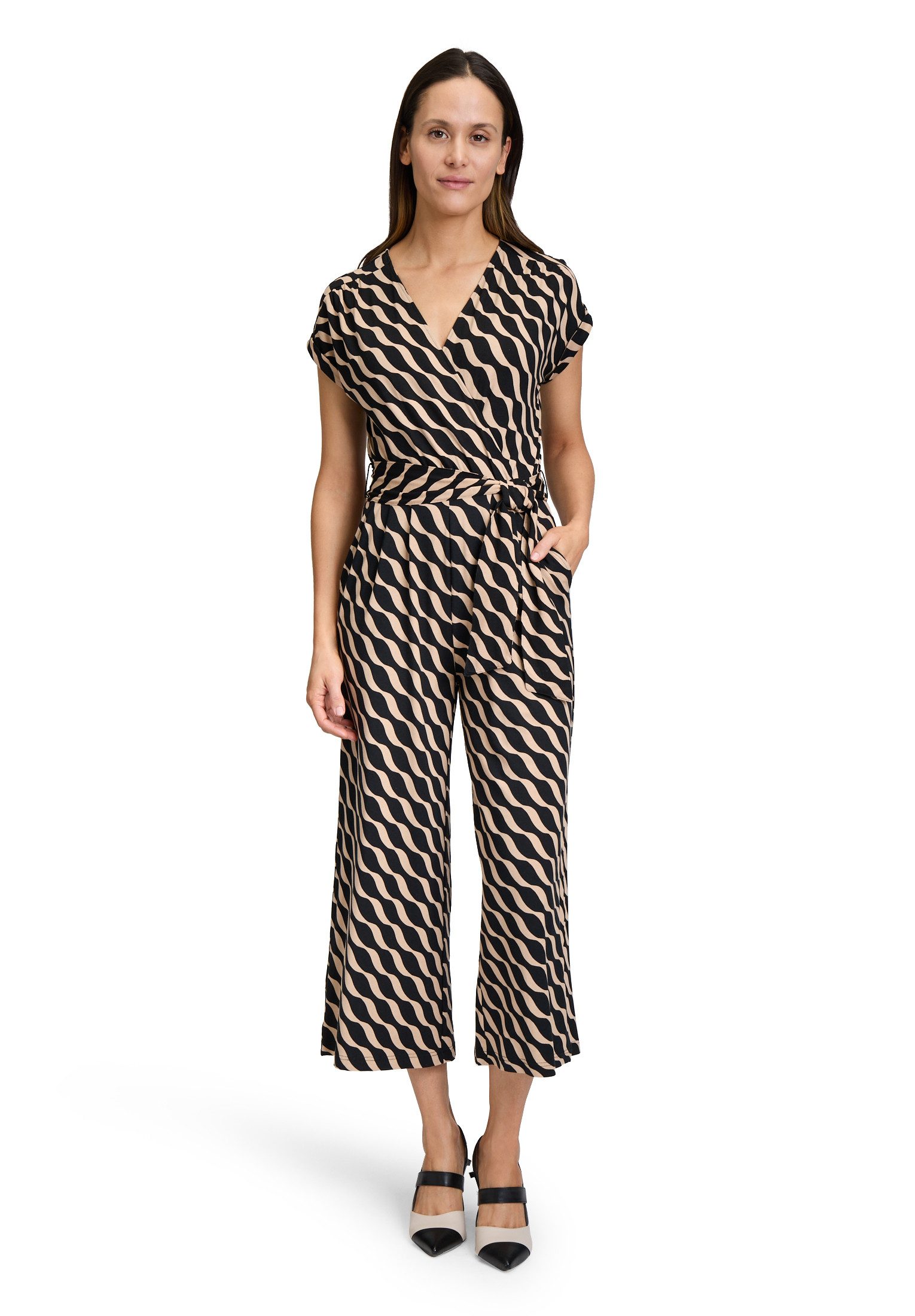 Betty Barclay Overall Betty Barclay Jumpsuit mit Eingrifftaschen (1-tlg) Form