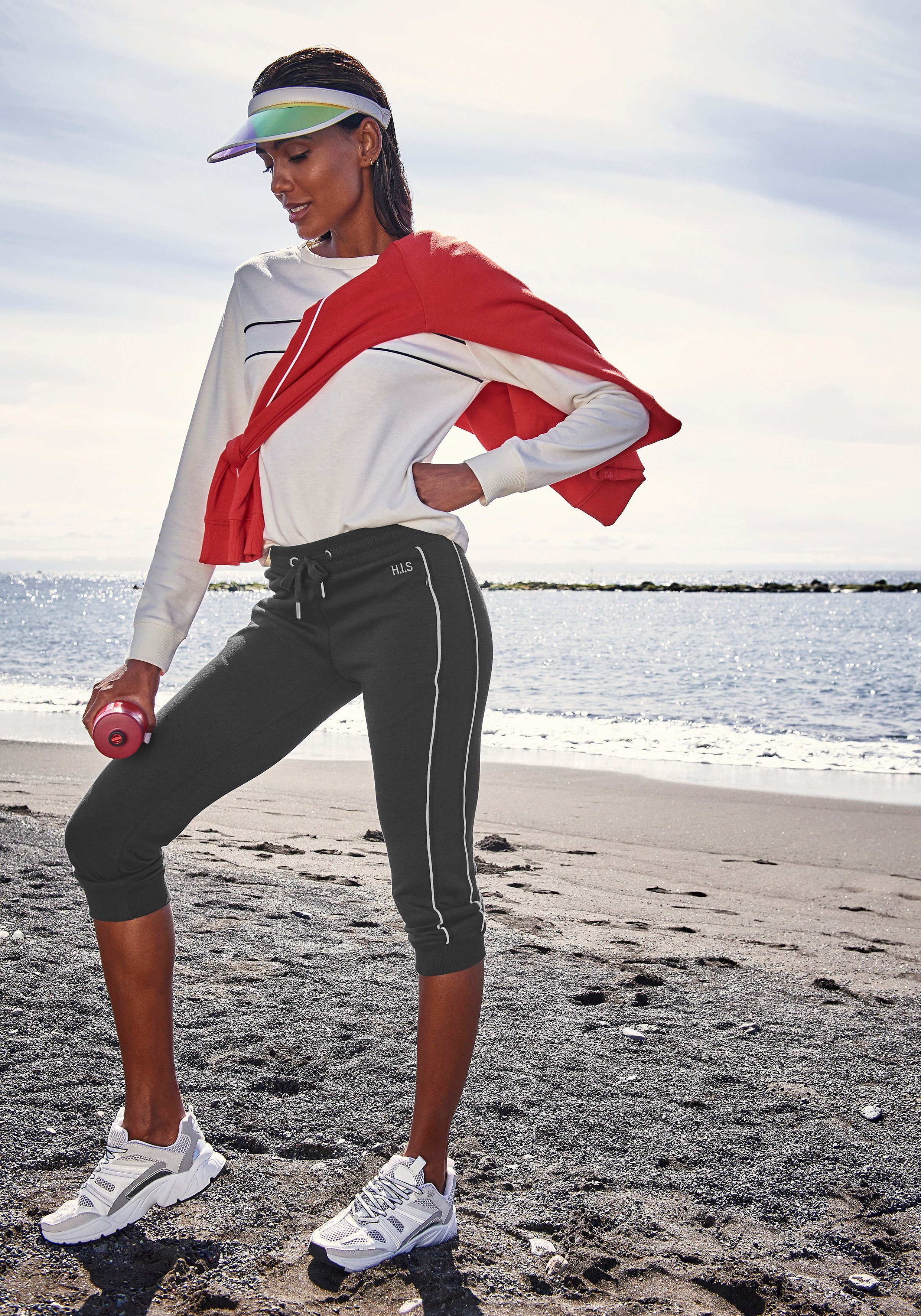 H.I.S Caprihose mit seitlichem Piping. Ideal für Sport- und Freizeit.