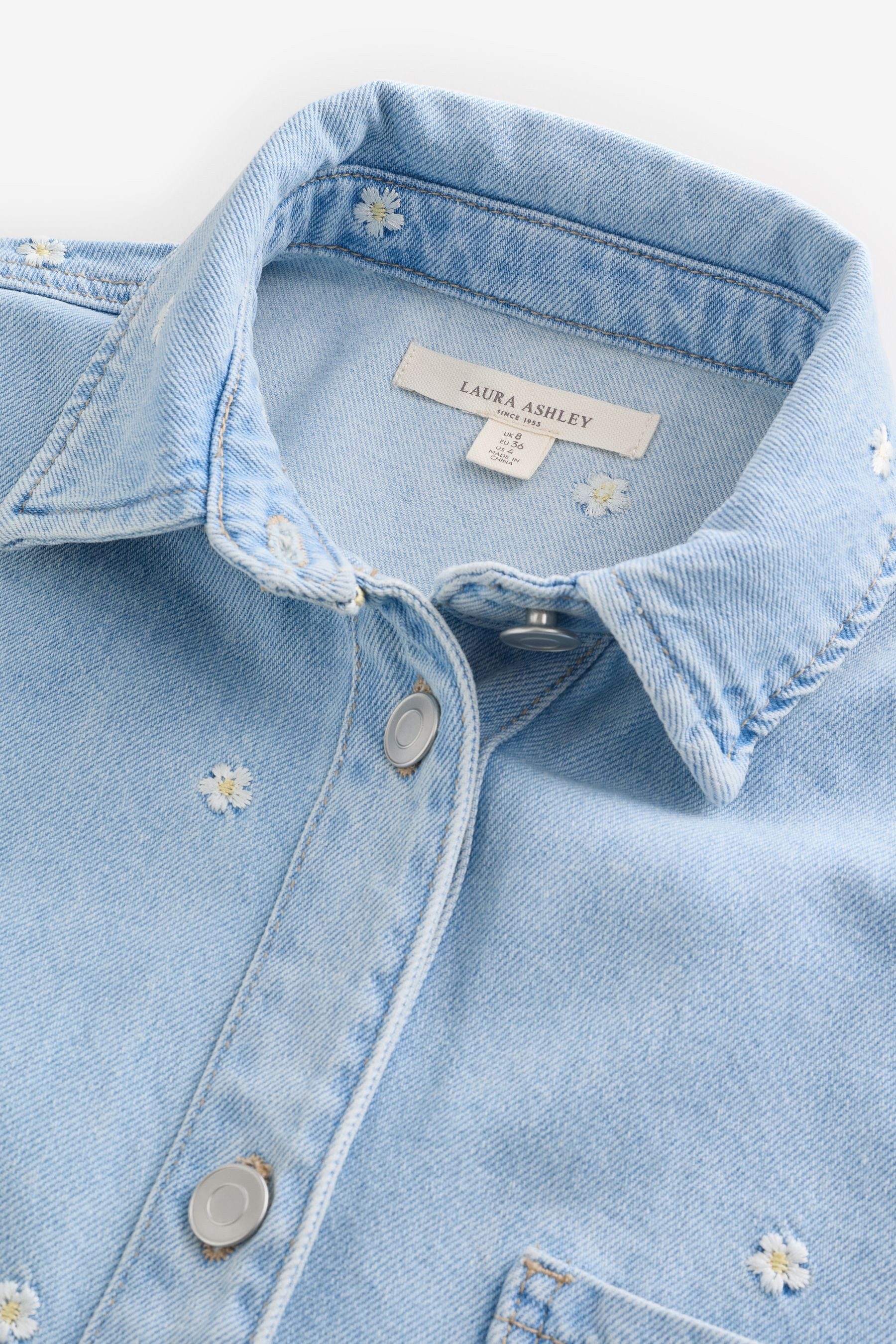 LAURA ASHLEY Blusenjacke Laura Ashley Jeans mit Gänseblümchen-Stickerei (1-St)