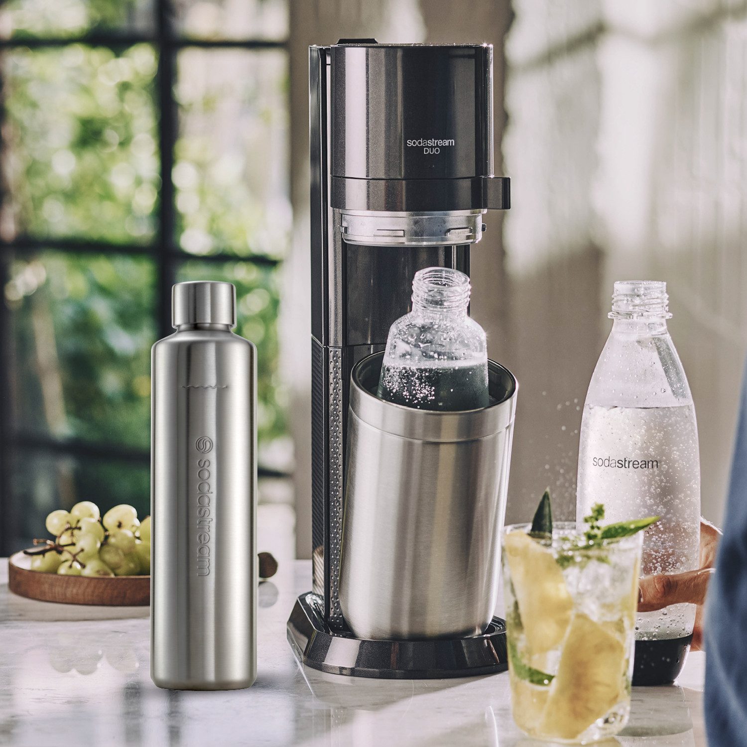 SodaStream Wassersprudler DUO inkl. 1x Glasflasche 1 l + 1x Metallflasche 0,8 l, 1x QC, (Set, 4-tlg)
