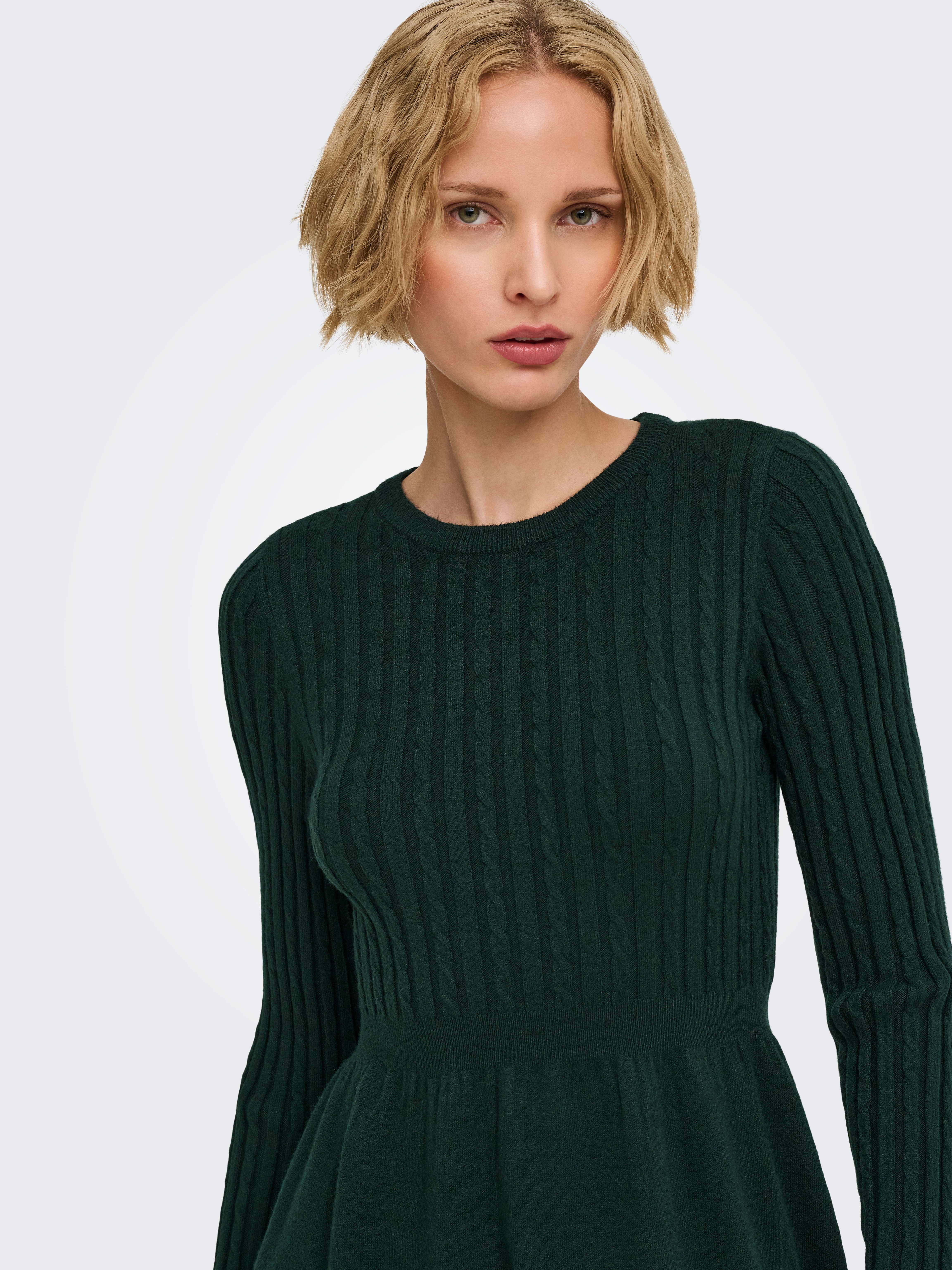 ONLY Strickkleid ONLFIA LS CABLE DRESS KNT Viskosemischung, regular fit – Bild 2 von 5