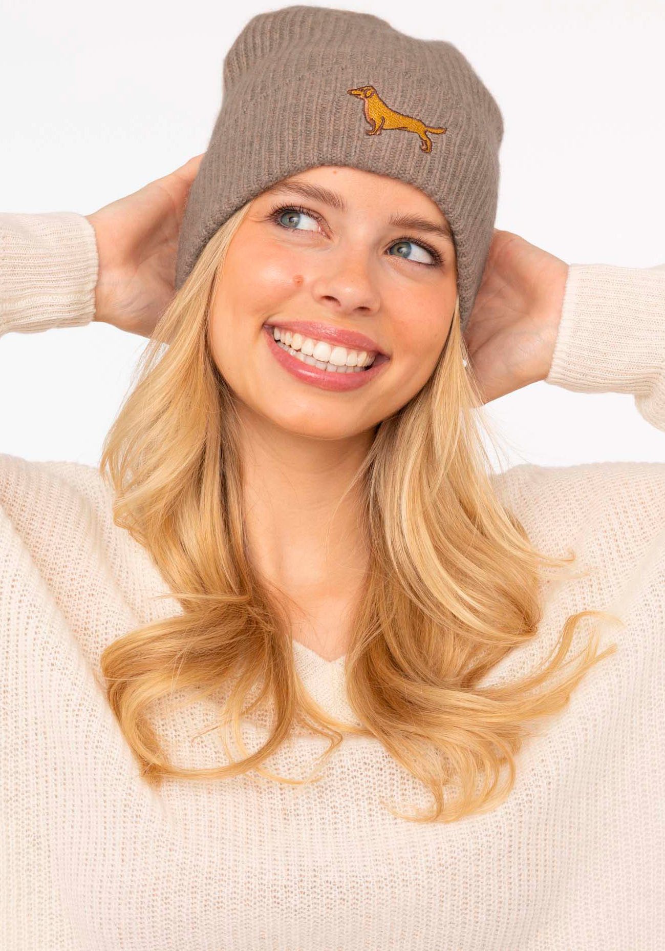 Zwillingsherz Beanie "Dog-Patch" mit niedlichem Dackelmotiv günstig online kaufen