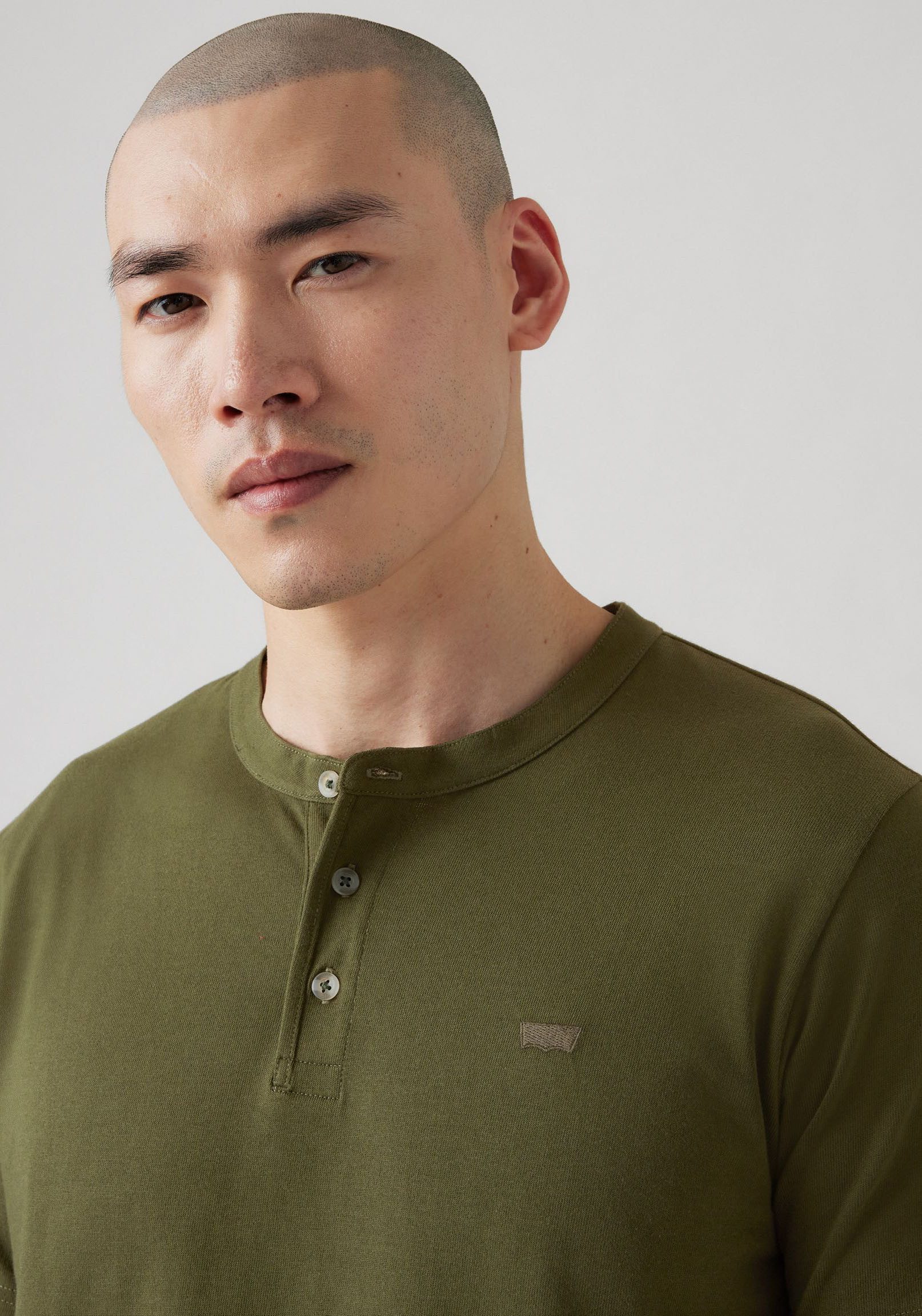 Levi's® Henleyshirt mit Logo Stickerei