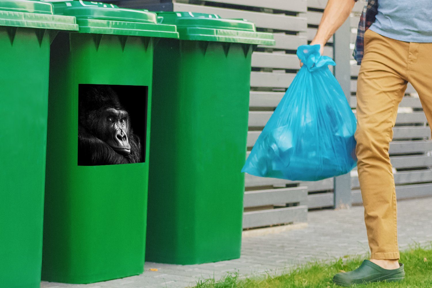 Gorilla Affe - MuchoWow Mülleimer-aufkleber, Abfalbehälter St), Weiß Wandsticker Porträt (1 Sticker, - Mülltonne, Container, Schwarz - -