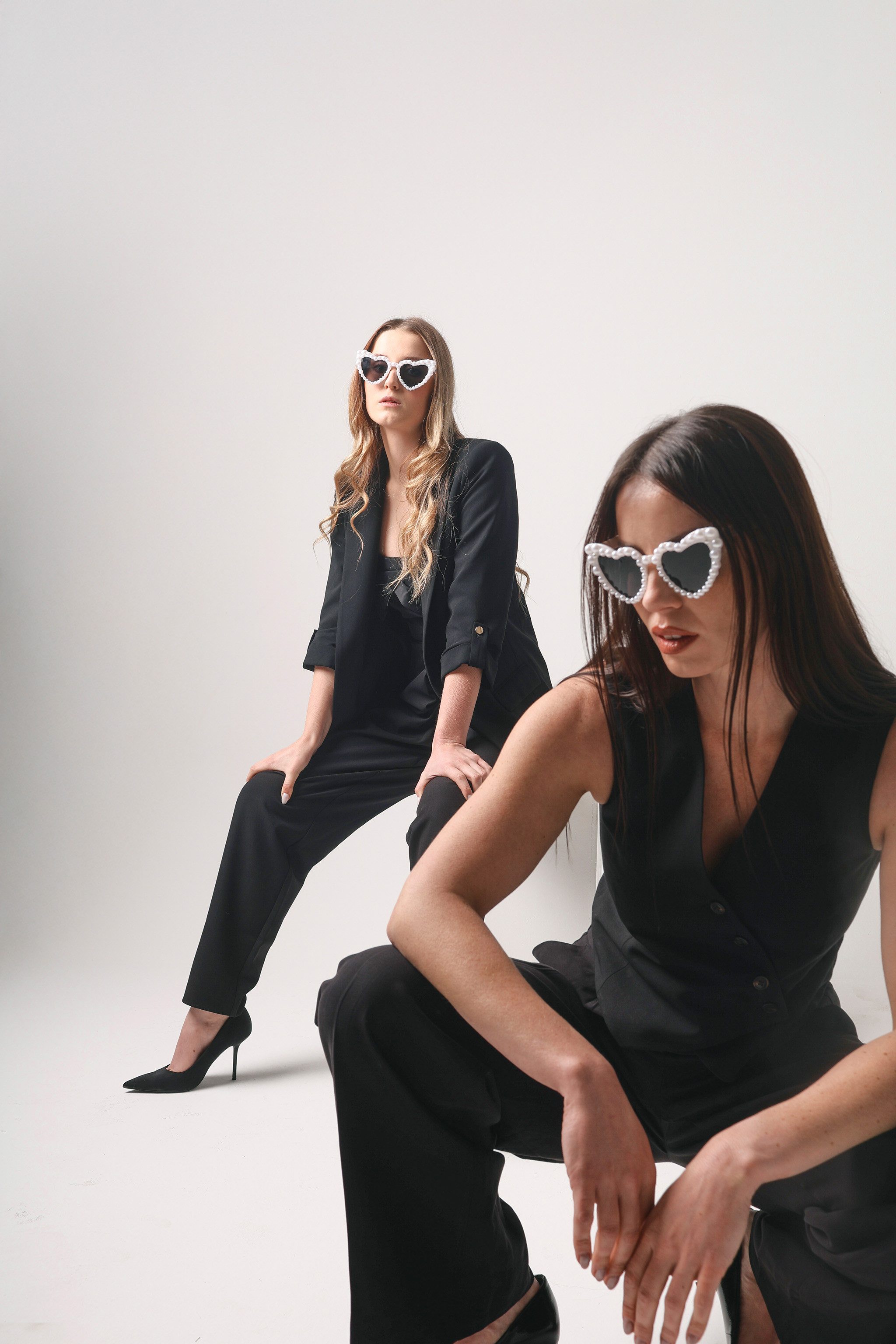 partydeco Kostüm, Sonnenbrille Herz mit Perlen 13x13x5cm Kunststoff Weiß