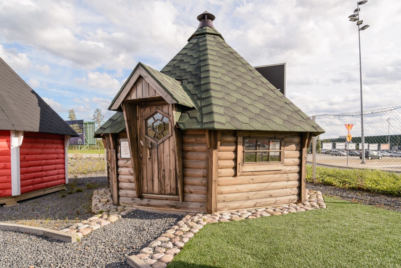 Finn Art Blockhaus Grillkota Grillpavillon 8-eckig Deluxe 17 max. 21 Personen, BxT: 460x460 cm, Schindeln rot, mit Grillanlage