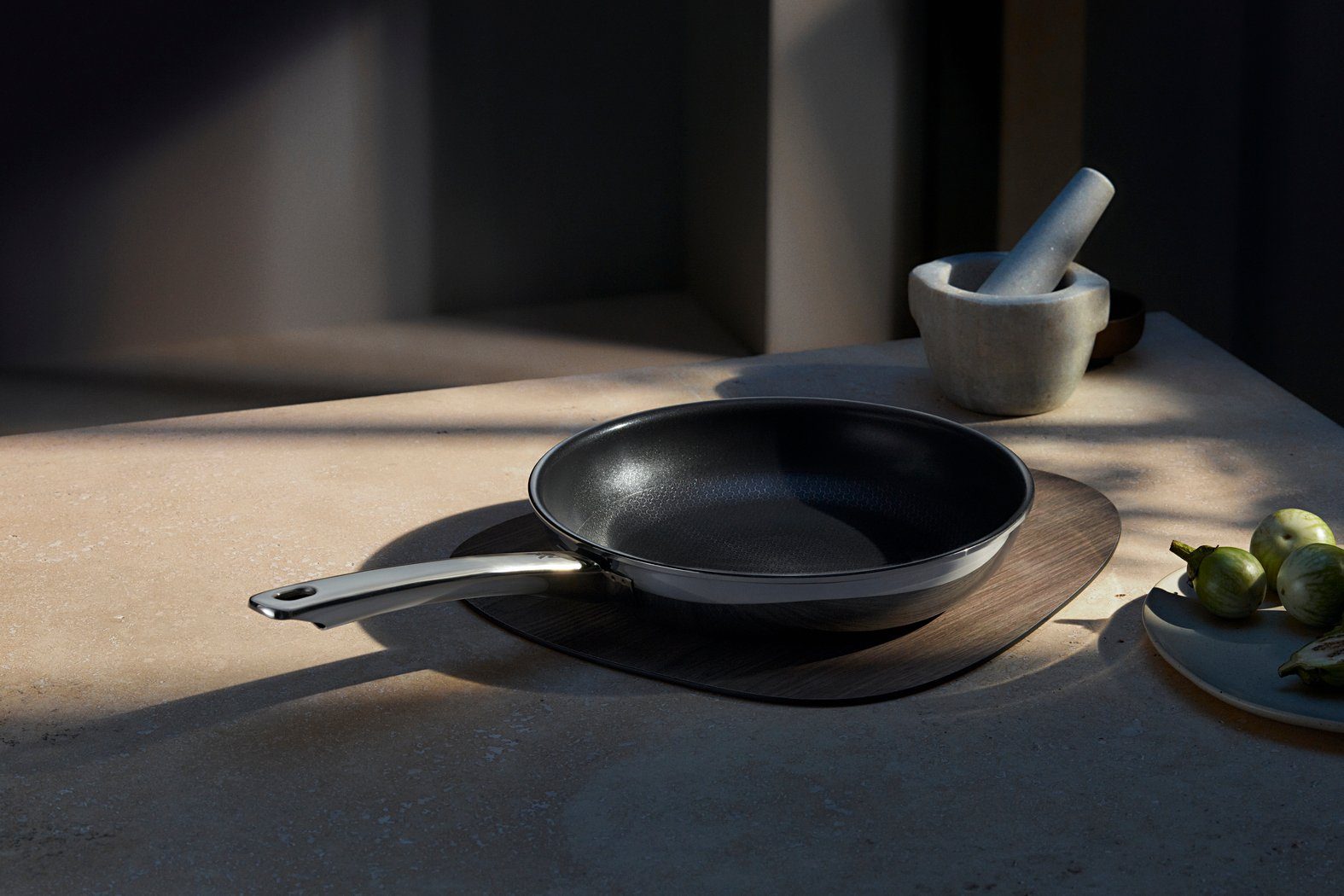 WMF Pfannen-Set Profi Resist Pfannen-Set 3-teilig, 24/28 cm, Pfannenwender, Bundleset: 1x Bratpfanne 24 cm & 28 cm und 1x Pfannenwender 32 cm