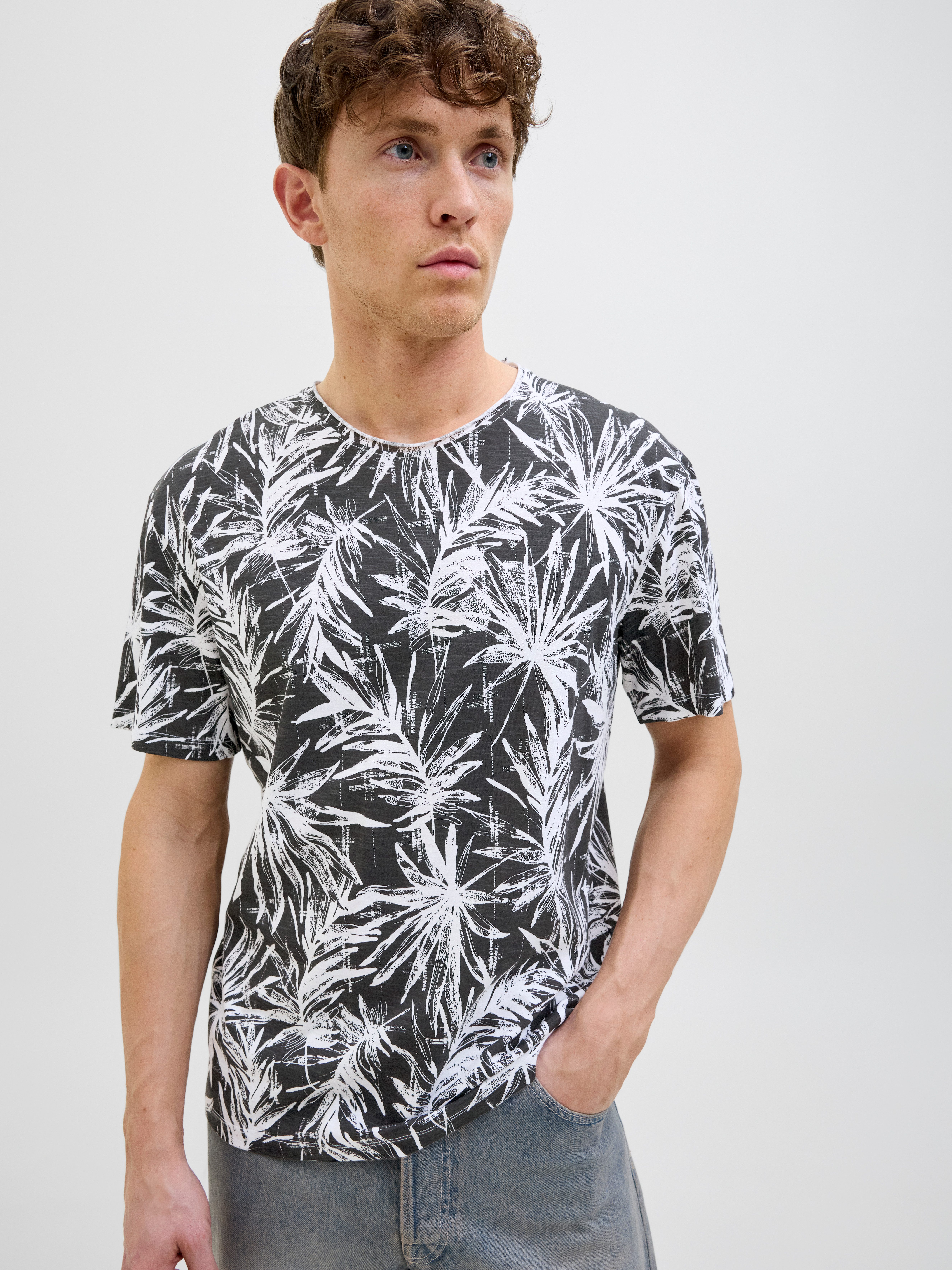 Jack & Jones Rundhalsshirt JJEBRYAN AOP günstig online kaufen