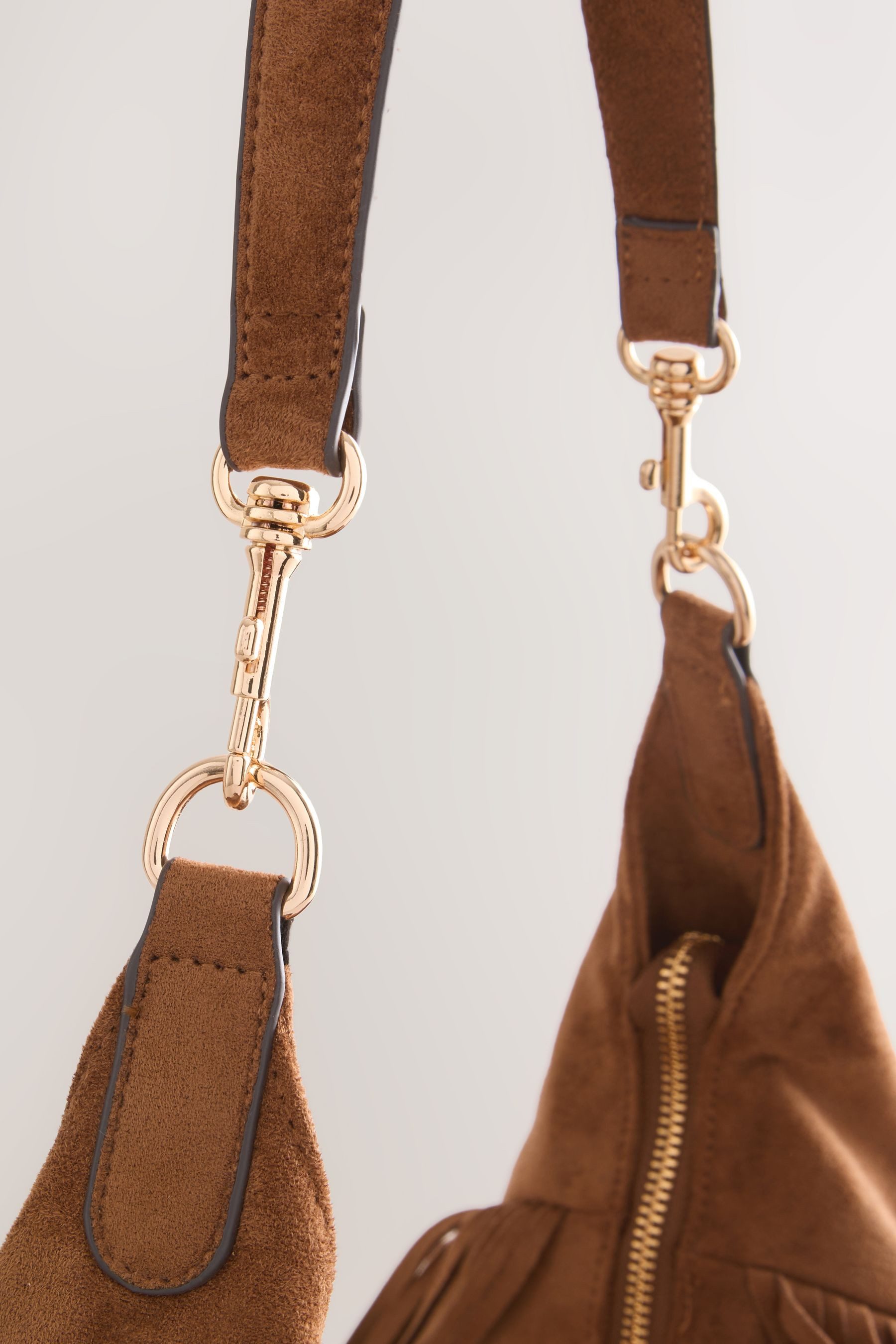 Next Schultertasche Veloursleder-Schultertasche mit Fransen (1-tlg)