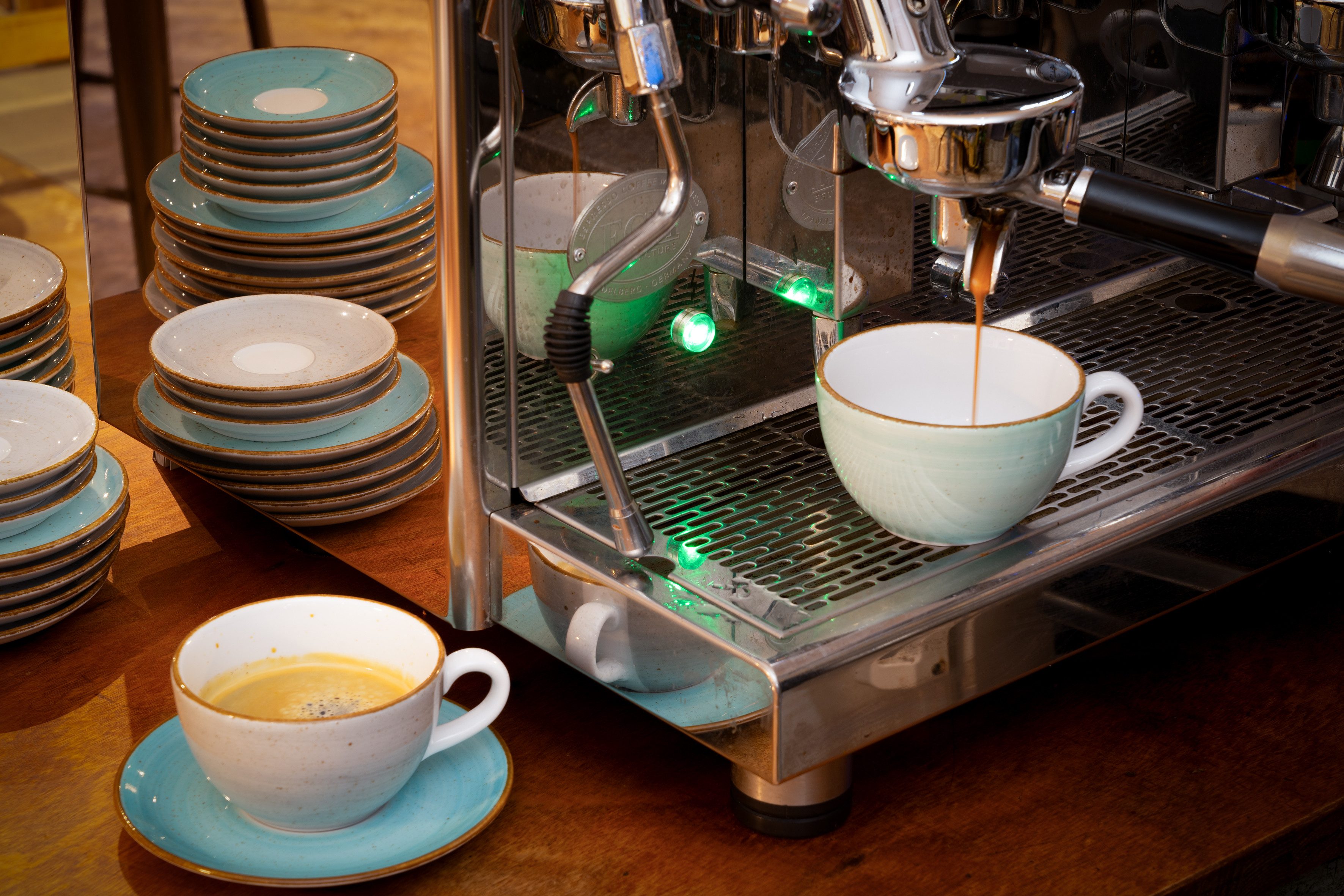 CreaTable Cappuccinotasse Vintage Nature Aqua, Cappuccino-Set, 8-tlg., 8-tlg., Porzellan, Handgemalt, Gesprenkelt, Rustikales Außenband