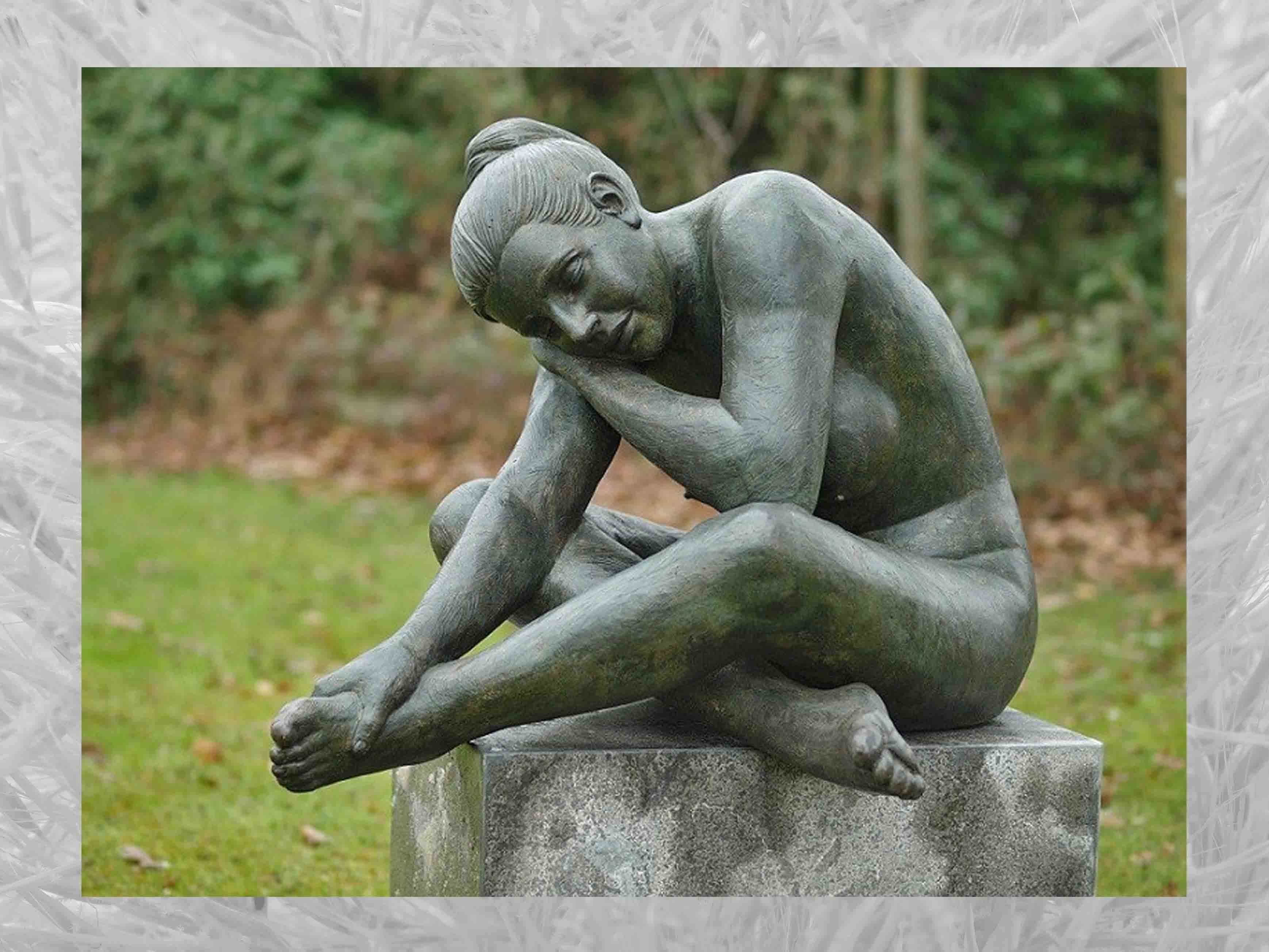 IDYL Gartenfigur Nackte Frau schlafend, IDYL Bronze-Skulptur Bronze