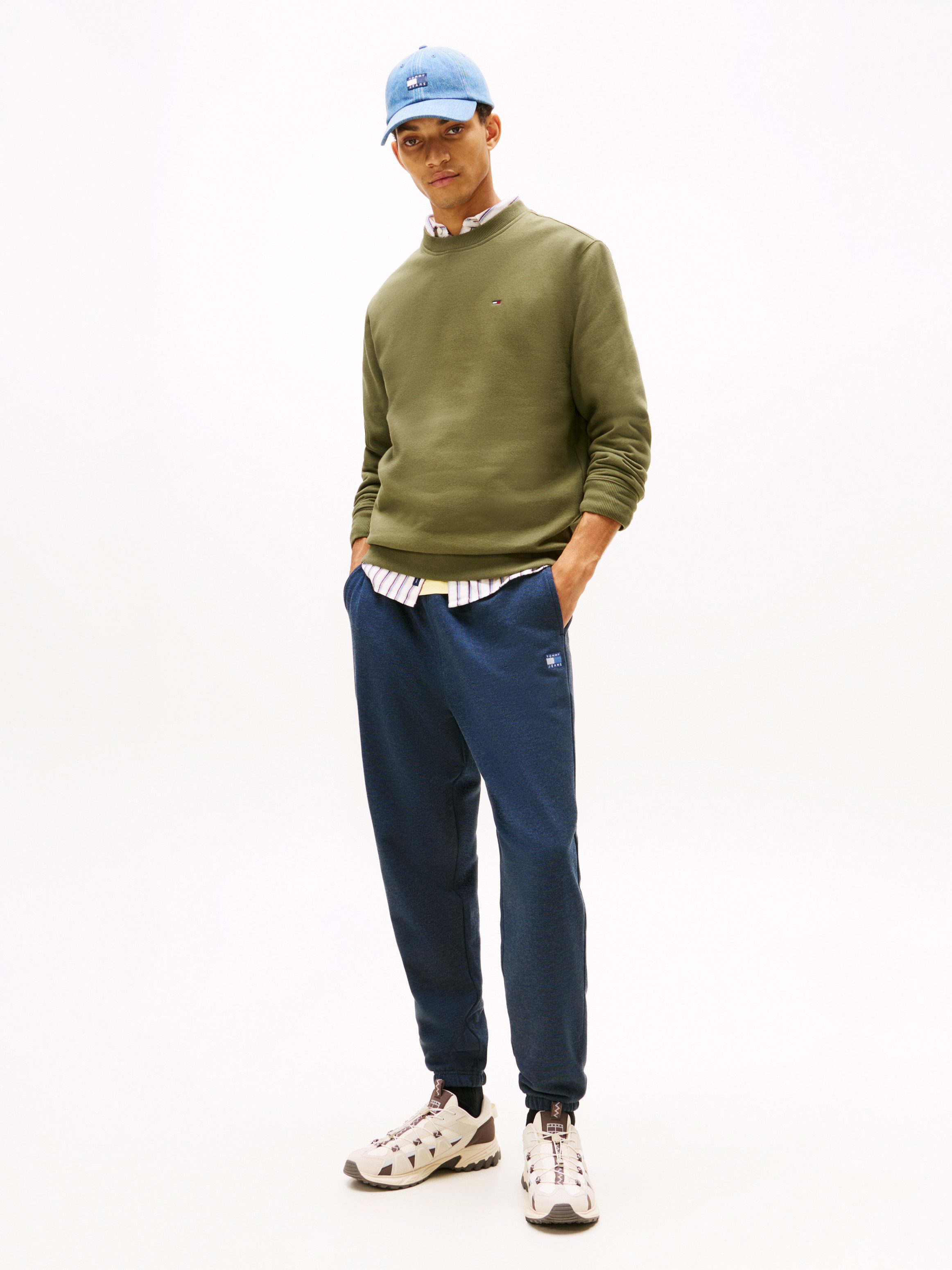 Tommy Jeans Sweatshirt TJM REG S FLAG CREW Mit besticktem Markenlogo auf Br günstig online kaufen