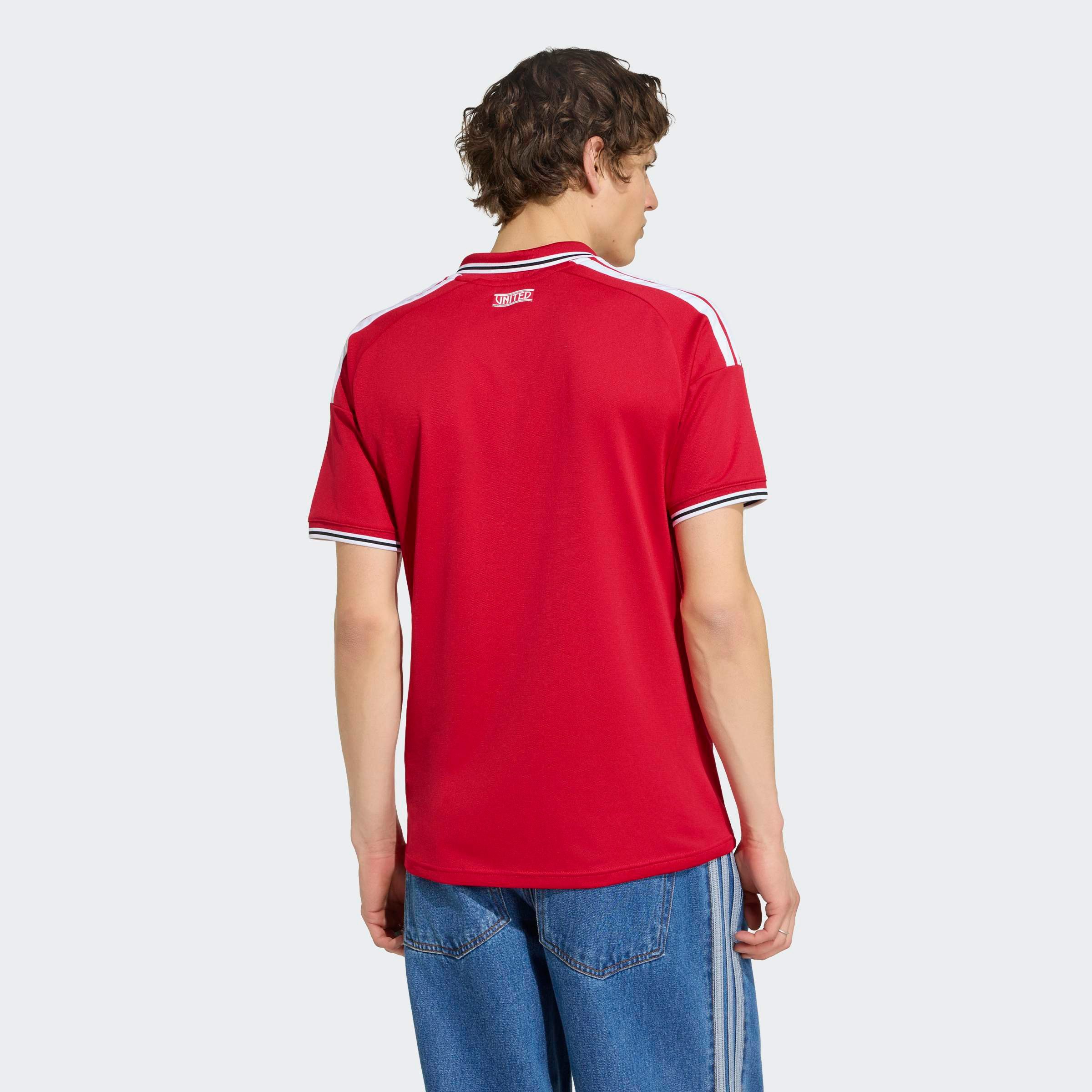 adidas Performance Fußballtrikot MUFC H JSY mit schmaler Passform, mit gestreiftem Kragen und Bündchen