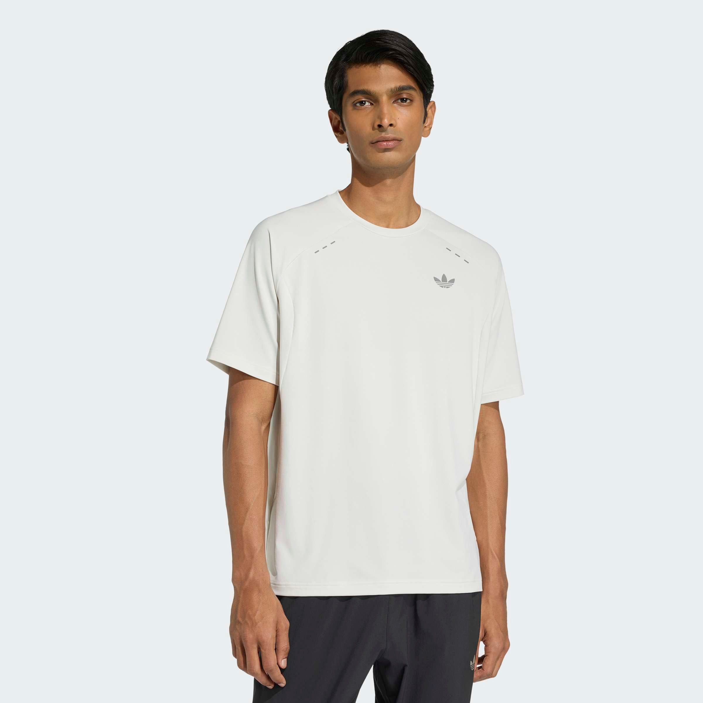 adidas Originals T-Shirt TECH ESS POLY T sportlicher Stil, ohne Verschluss, aus Polyester. € 24,99