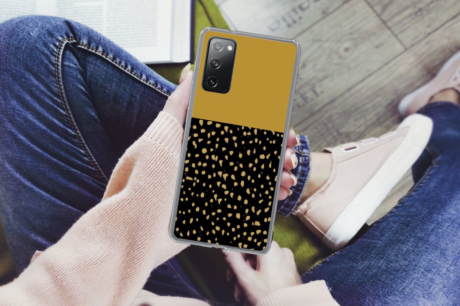 MuchoWow Handyhülle für Samsung Galaxy S20 FE Polka dots - Ockergelb - Schwarz, Phone Case, Silikon, Schutzhülle Dünn