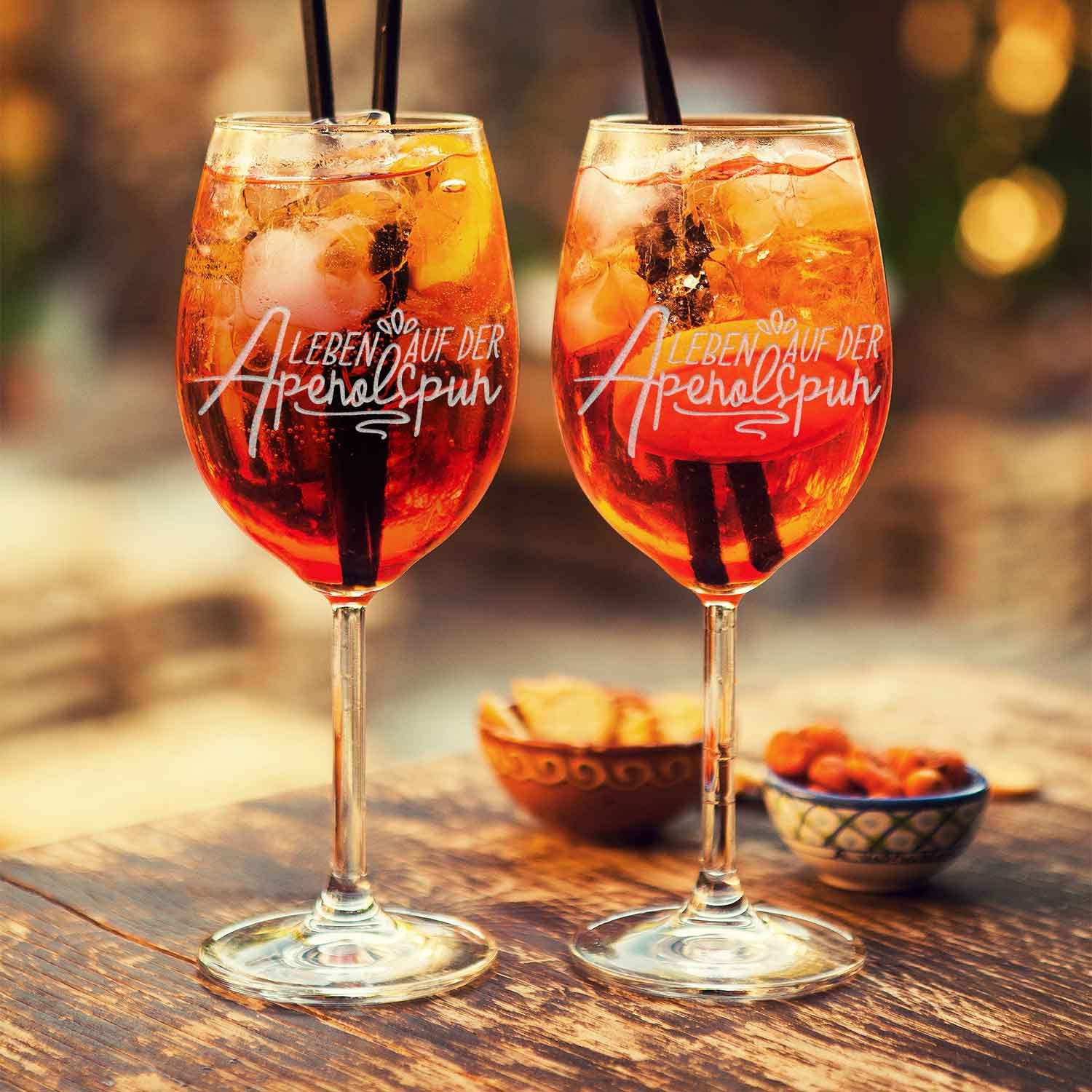 GRAVURZEILE Rotweinglas - Leben auf der Aperolspur - Aperol Spritz Glas - Aperol Geschenk, Qualitätsglas aus dem Hause Leonardo, Ausführung: 460ml - Daily