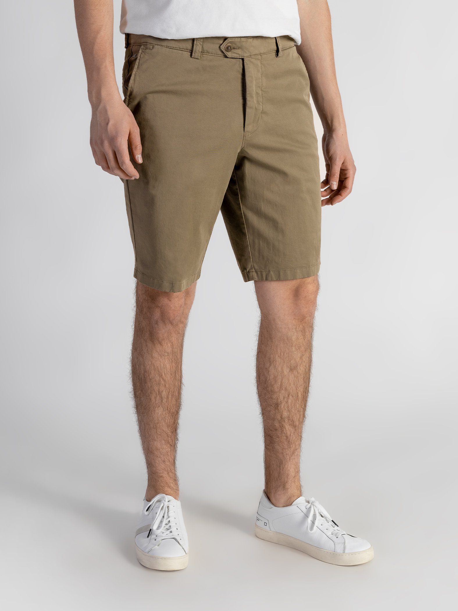 Farbauswahl, Shorts Beige TwoMates Bund, elastischem GOTS-zertifiziert mit Shorts