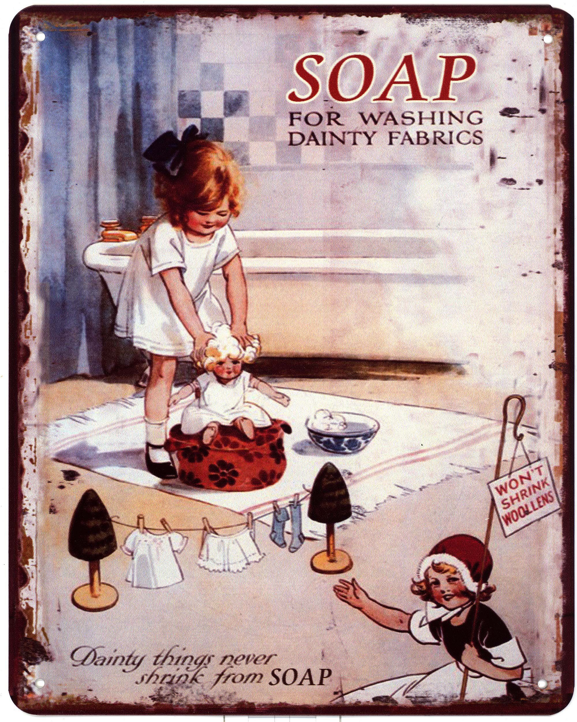 Metallschild Blechschild Soap Kind wäscht Haare von Puppe