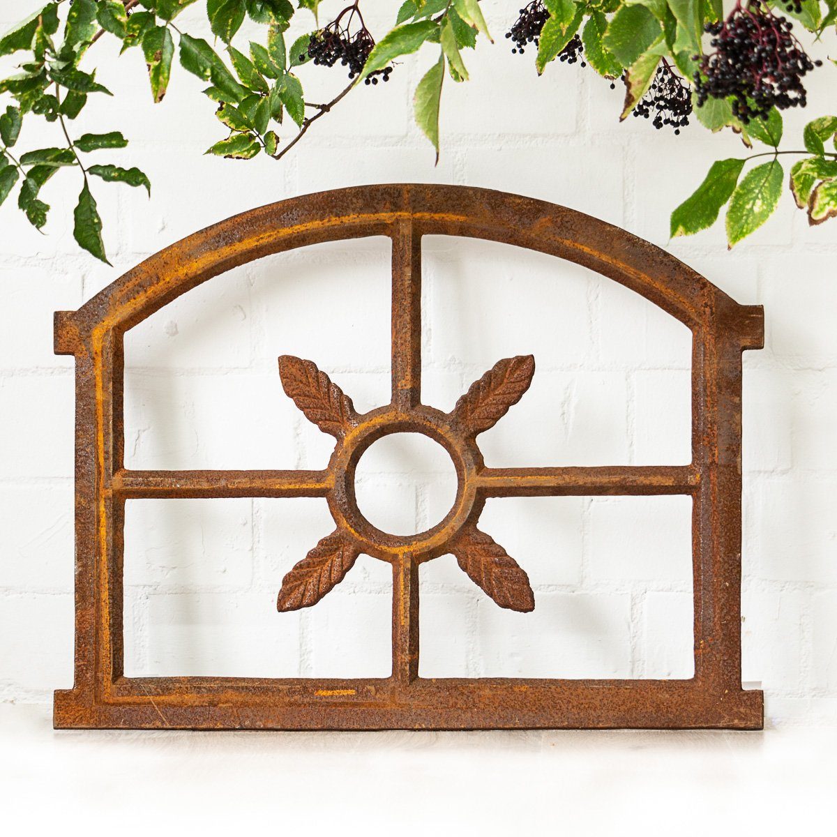 Antikas Fenster Eisenfenster, Sprossenfenster Eichenblatt, Stallfenster aus Gusseisen