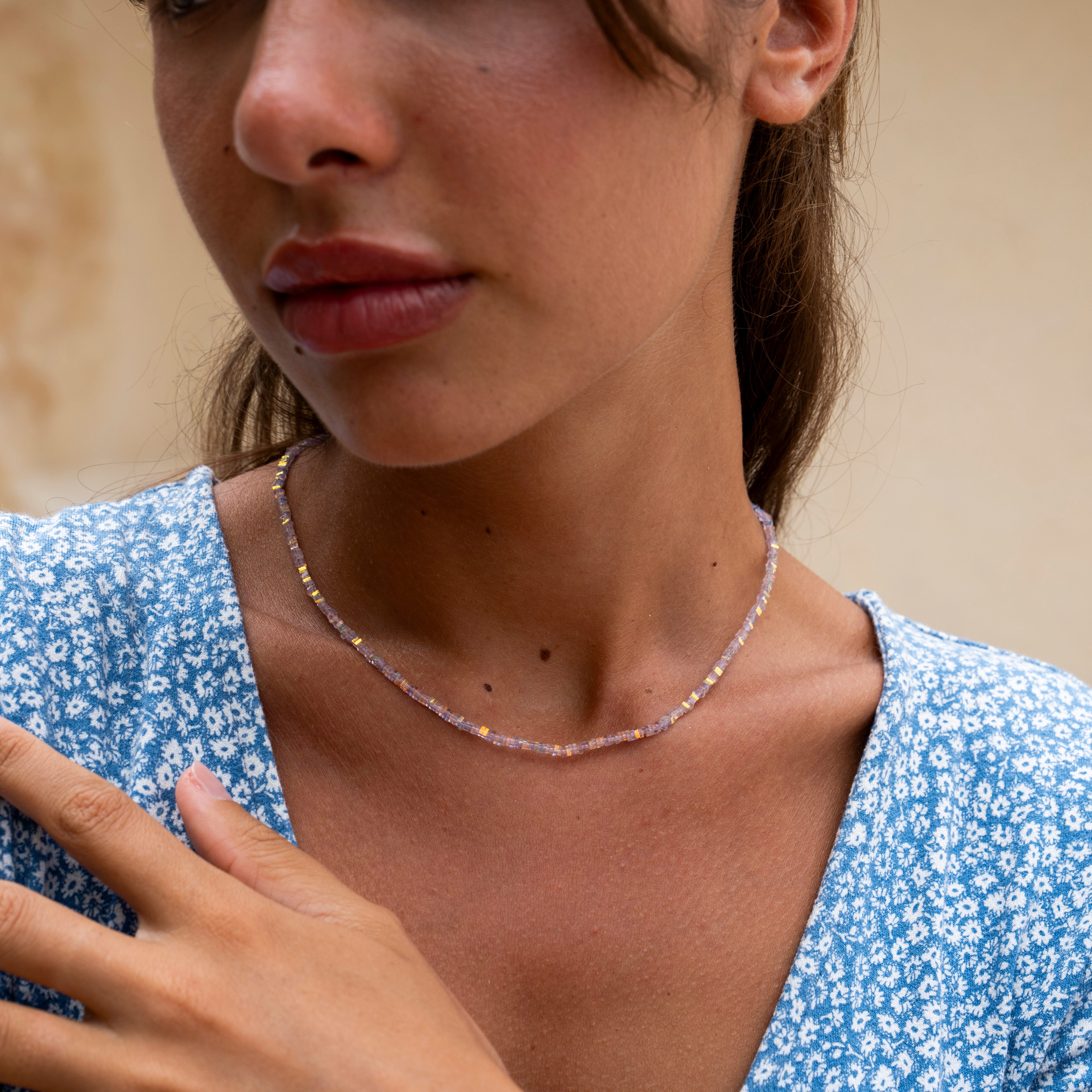 Made by Nami Perlenkette Damen Halskette bunt mit Perlen verstellbar Wasserfester Schmuck, aus Perlen – farbenfroh – mit Verlängerung – sommerlich – Bild 3 von 5