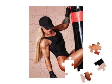 puzzleYOU Puzzle Sexy Fitness-Model am Boxsack, 48 Puzzleteile, puzzleYOU-Kollektionen Erotik
