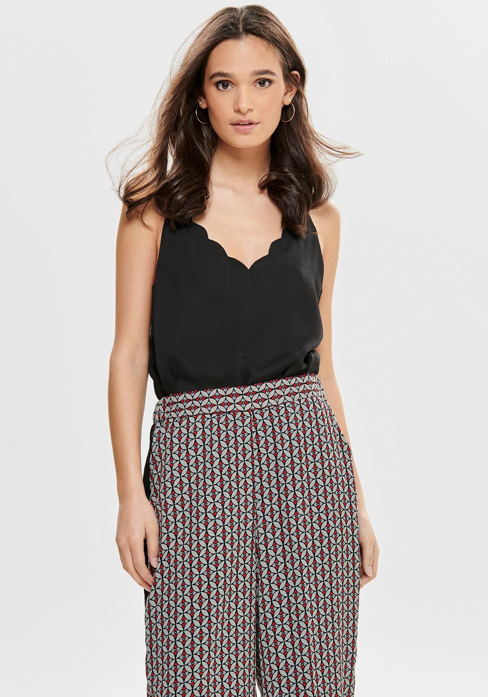 ONLY Spaghettitop ONLDEBBIE – Singlet mit geschwungener Ausschnittkante uni günstig online kaufen