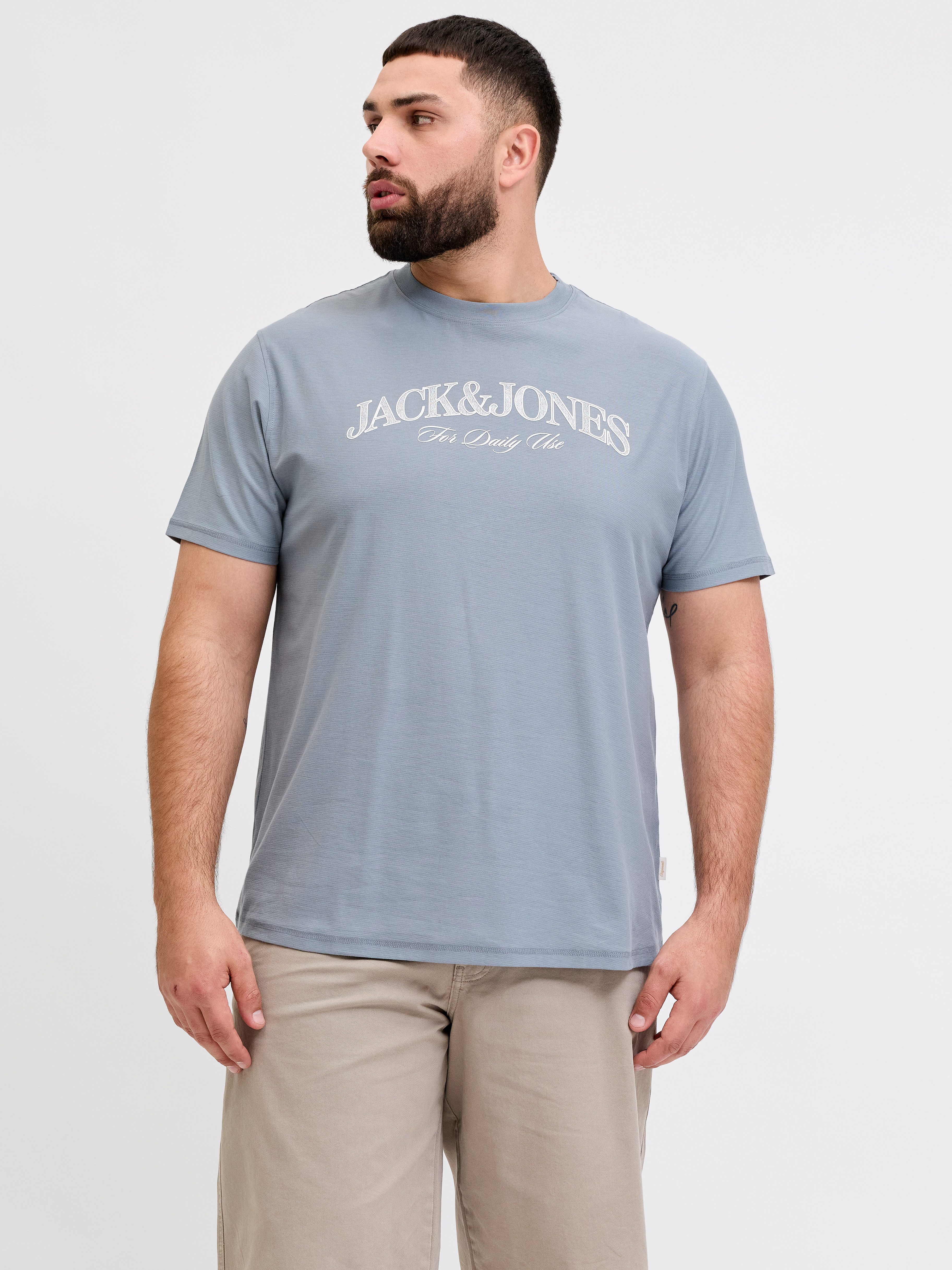 Jack & Jones PlusSize T-Shirt JORCASSIS BRANDING TEE SS CREW NECK PLS mit Logo Schriftzug
