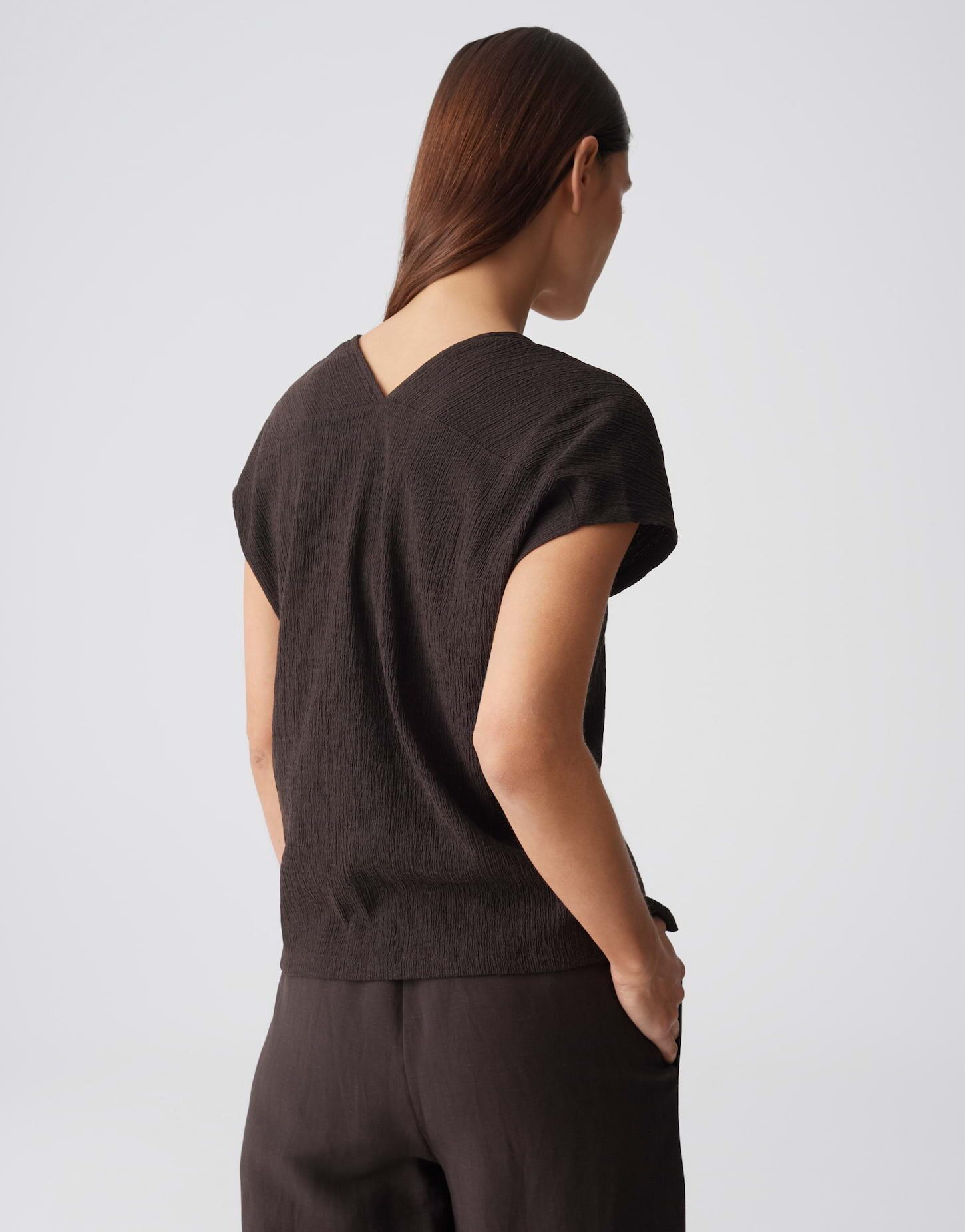 OPUS Kurzarmshirt Sirukus Structure Boxy Fit mit Crash Effekt fließender Fall. Perfekt für moderne, feminine Looks