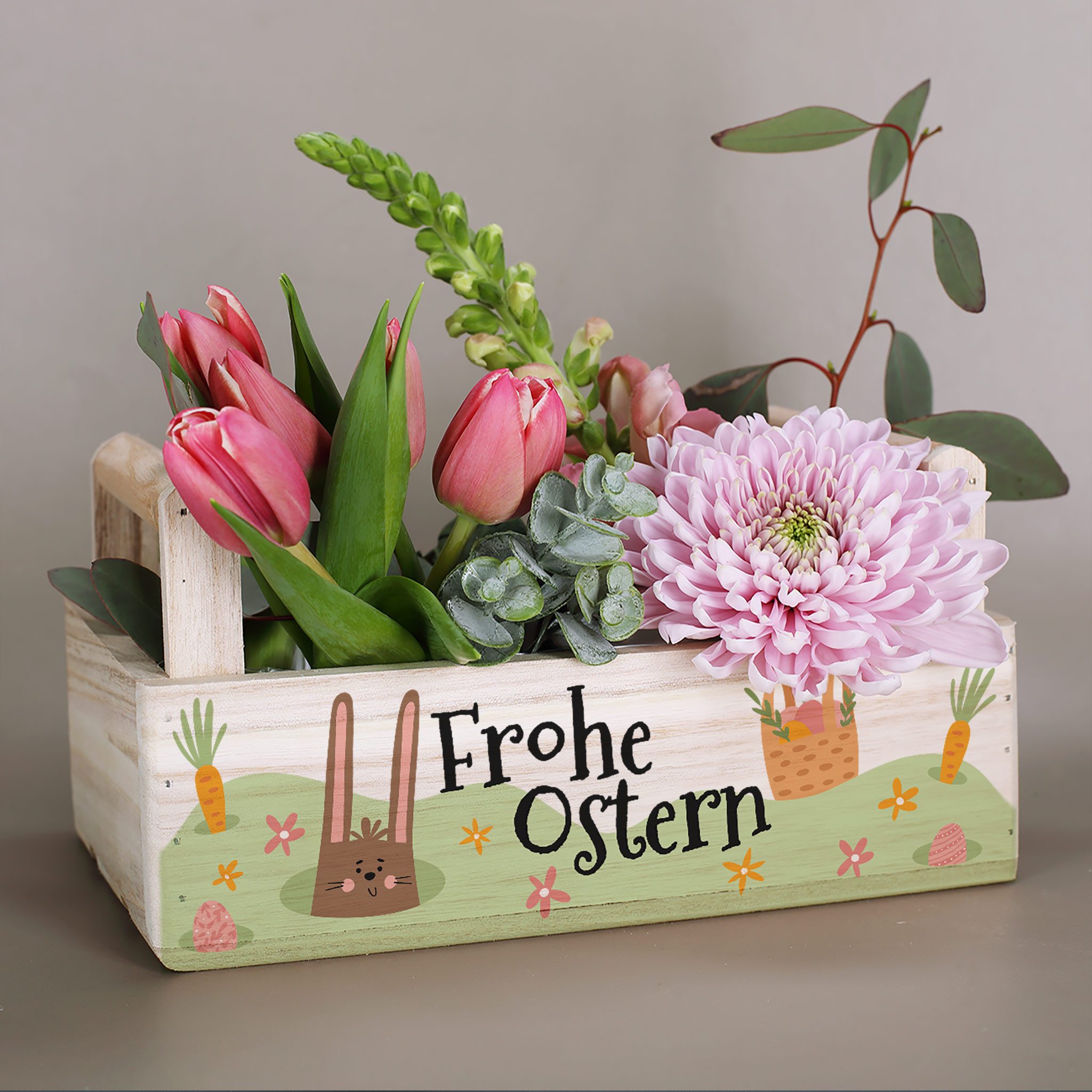 Herz & Heim Geschenkbox zu Ostern - Pflanzkorb aus Holz als Osterkorb für Ostergeschenke, 2 Griffe, mit Folie ausgekleidet