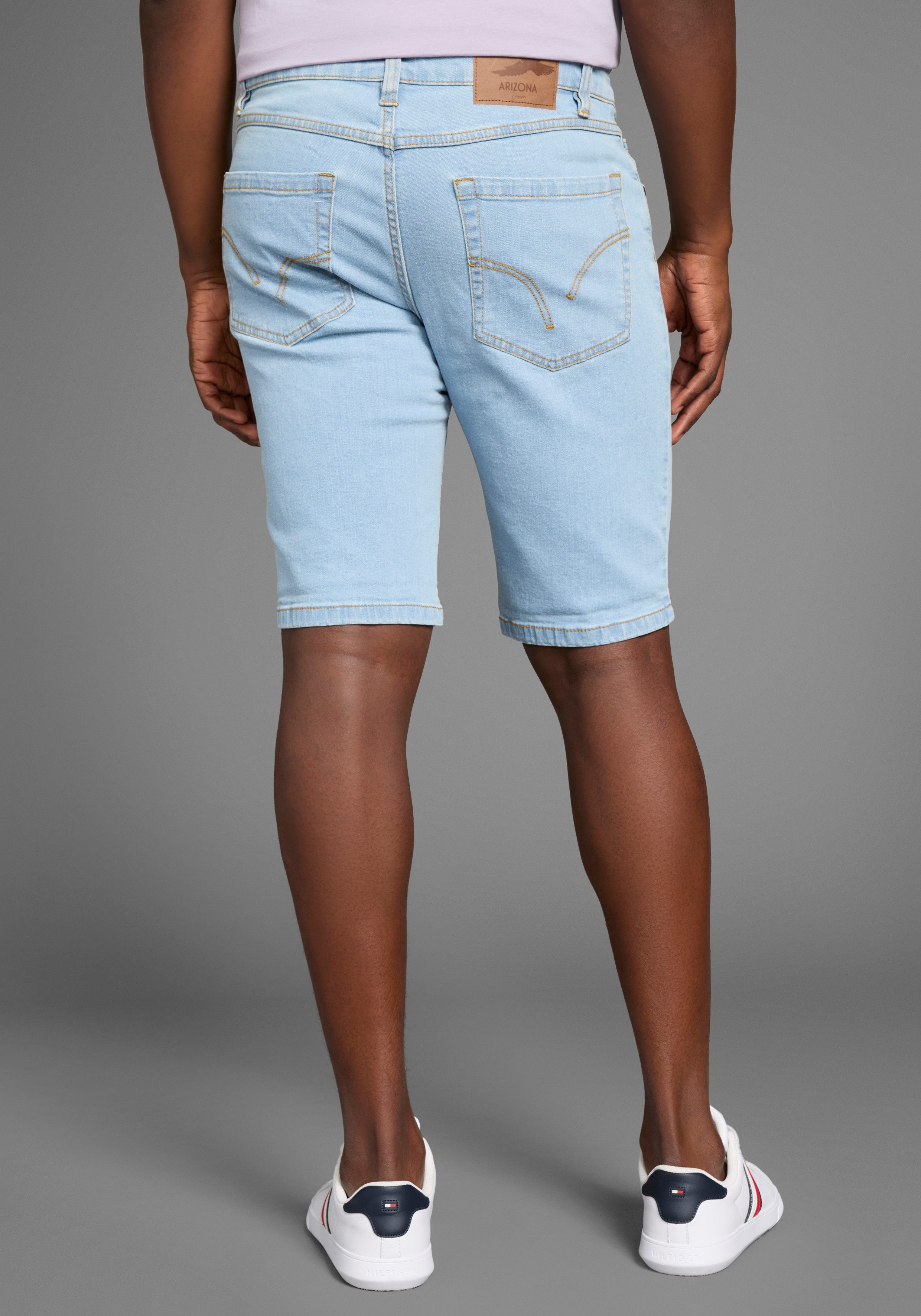 Arizona Jeansshorts, gerader Schnitt, knieumspielende Länge, niedrige Leibh günstig online kaufen
