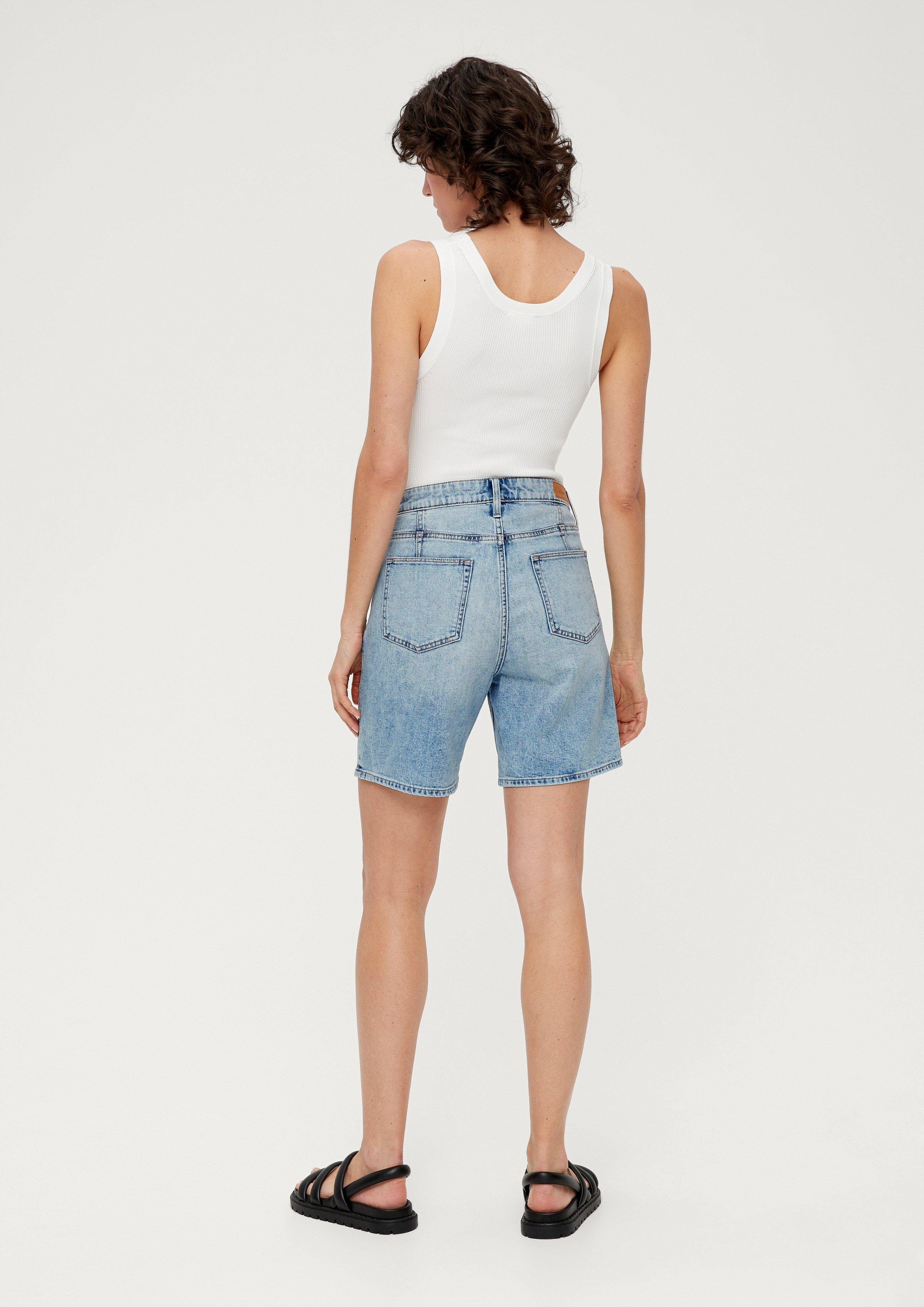 s.Oliver Jeansshorts Jeans-Shorts / Label-Patch / Fit Leg hellblau Waschung, Relaxed Mid / Rise Straight