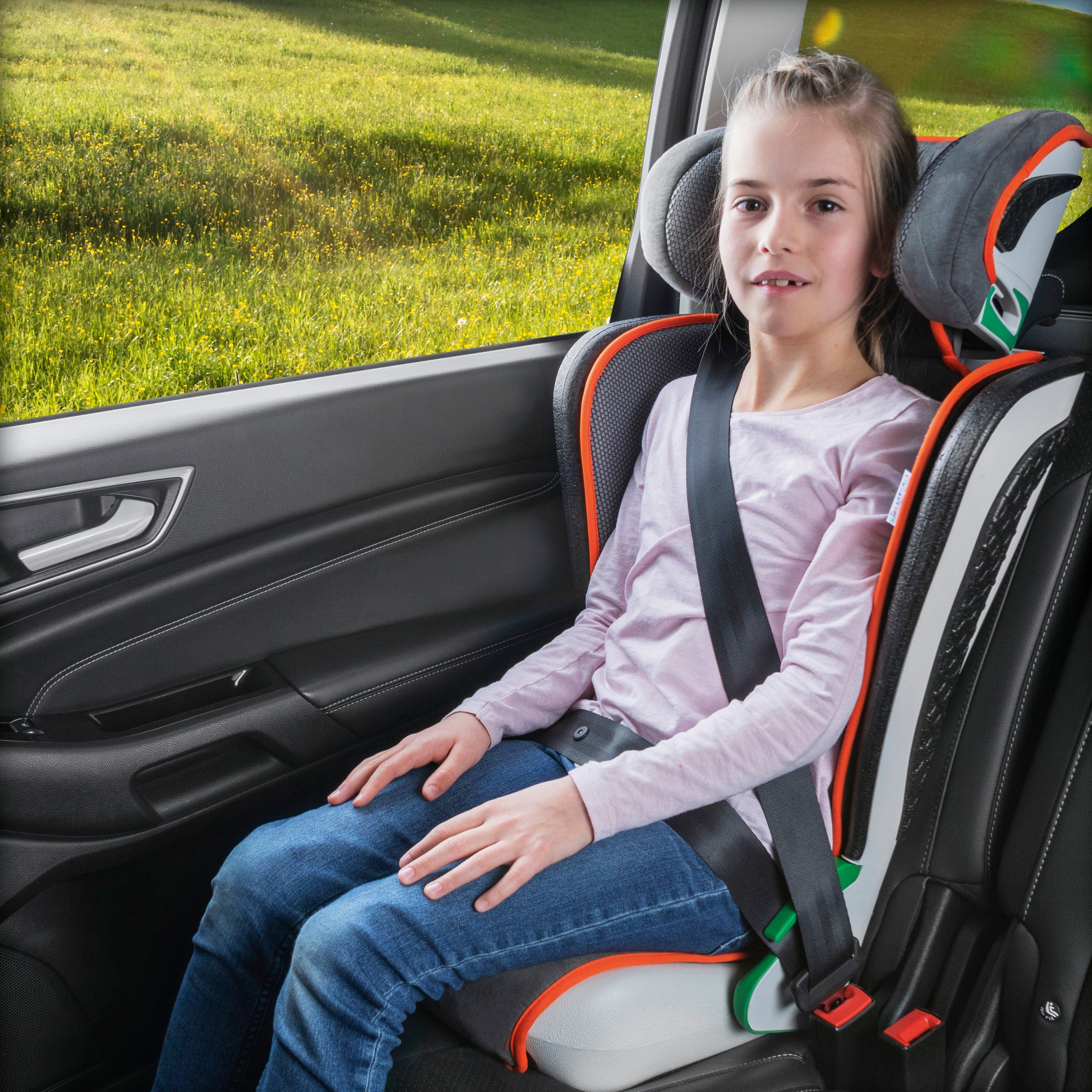 WALSER Autokindersitz Noemi, I-Size Standard - passt in jedes Auto, ohne  Isofix