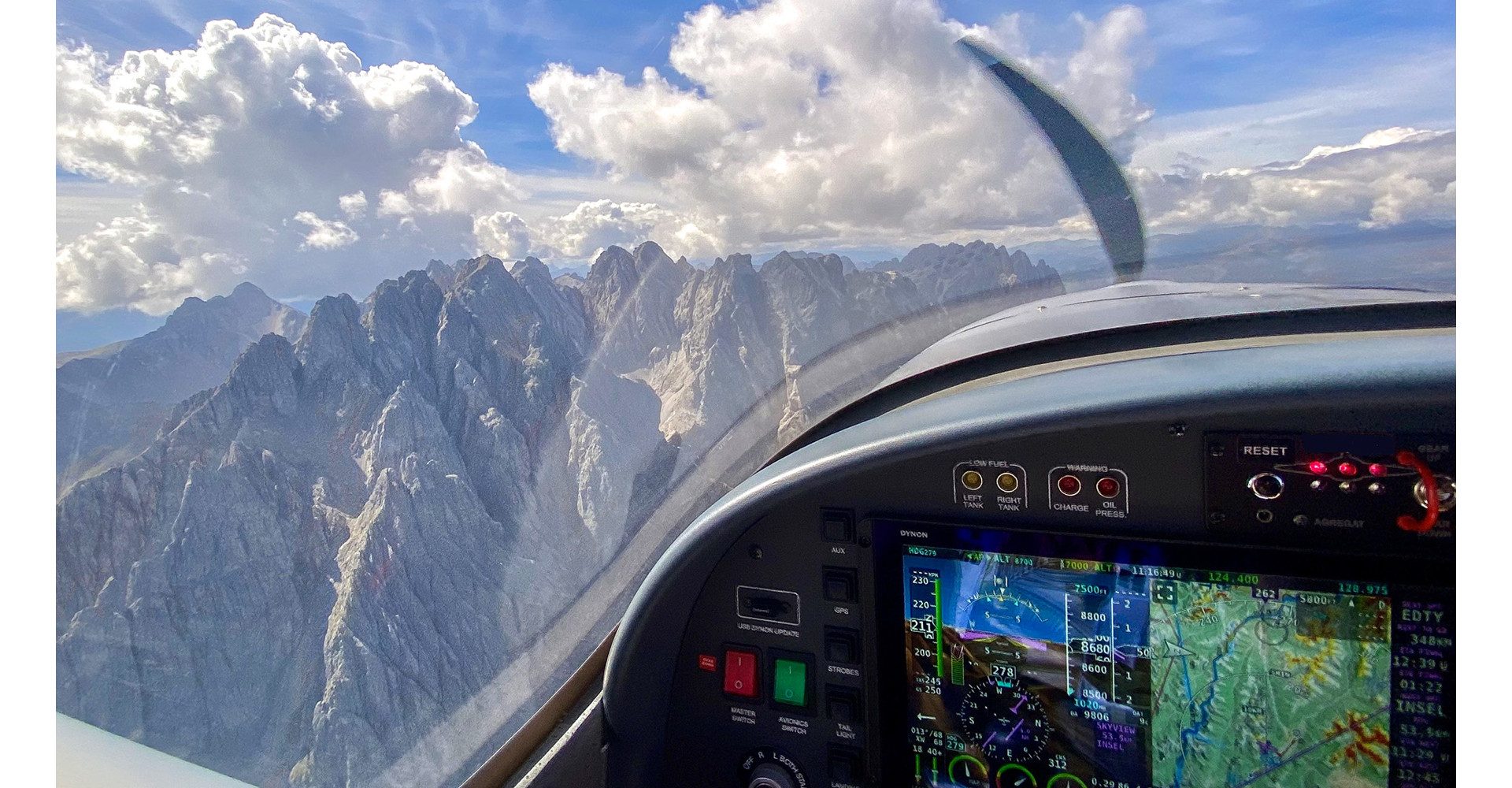 Jochen Schweizer Erlebnisgutschein Flugzeug Rundflug Schwäbisch Hall im Cockpit (50 Min), Erlebe Höhenflüge und atemberaubende Ausblicke!
