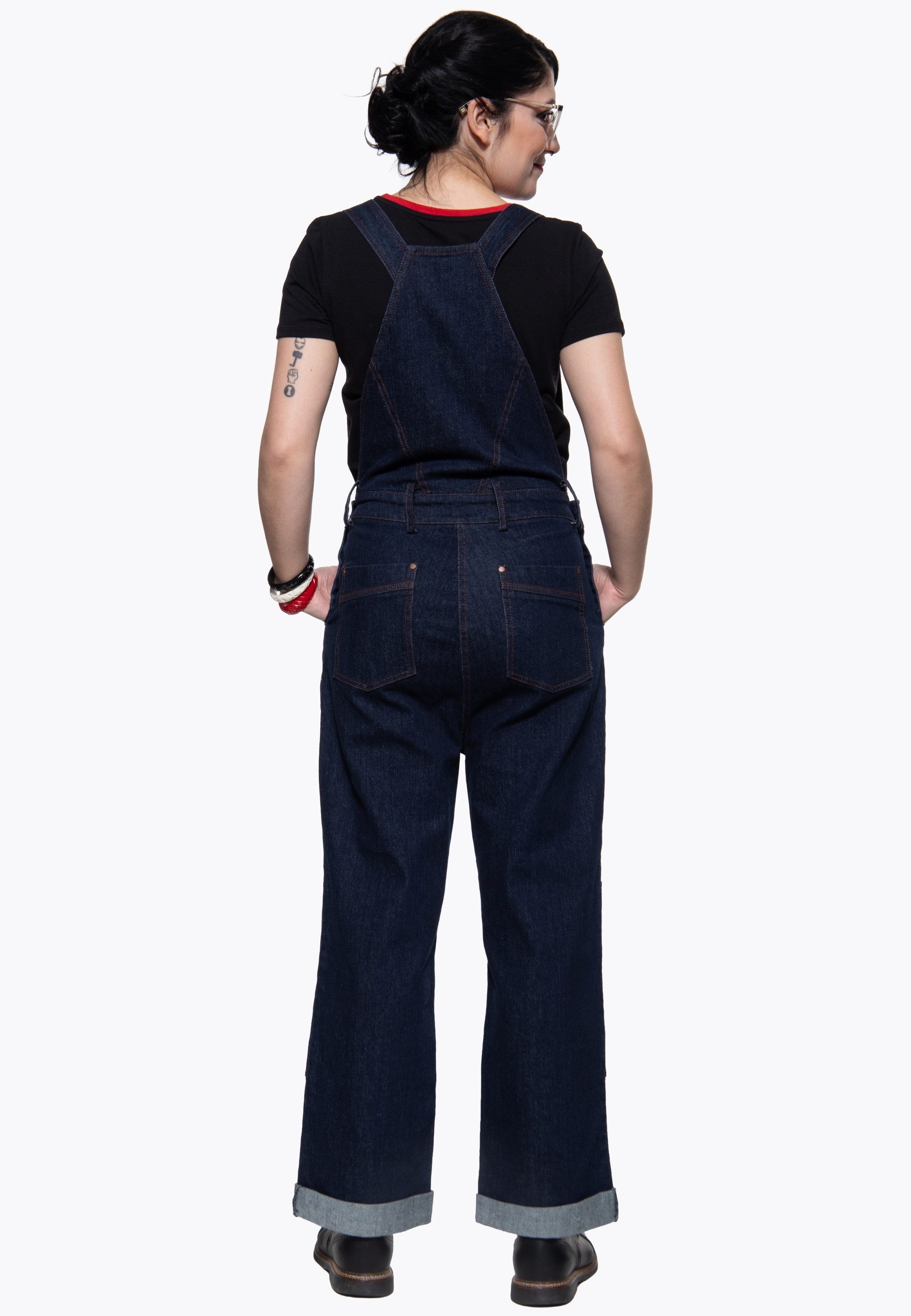 QueenKerosin Latzjeans Velma mit gekrempelten Beinabschlüssen