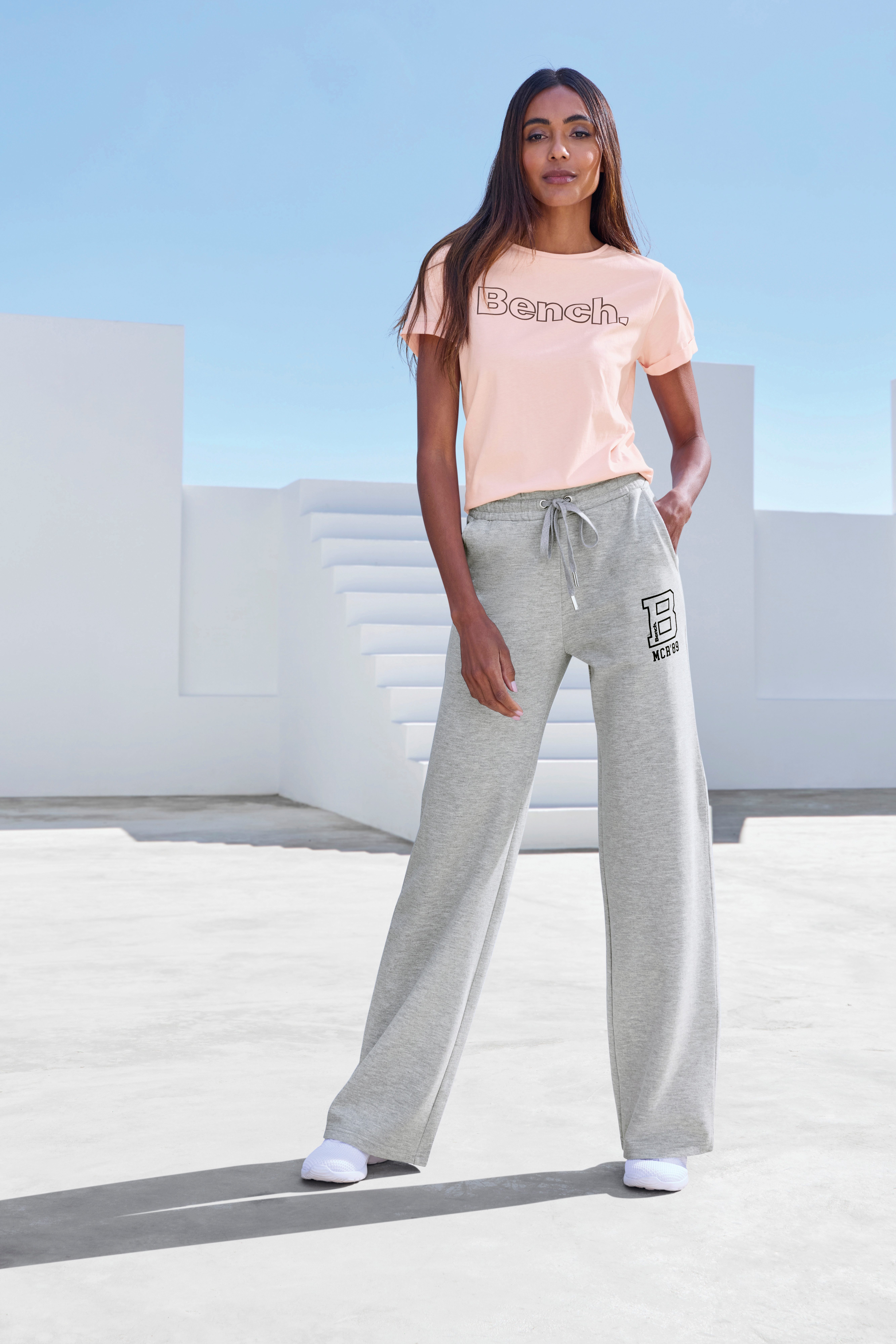 Bench. Loungewear Jogginghose extra weit, innen leicht angeraut, Loungewear