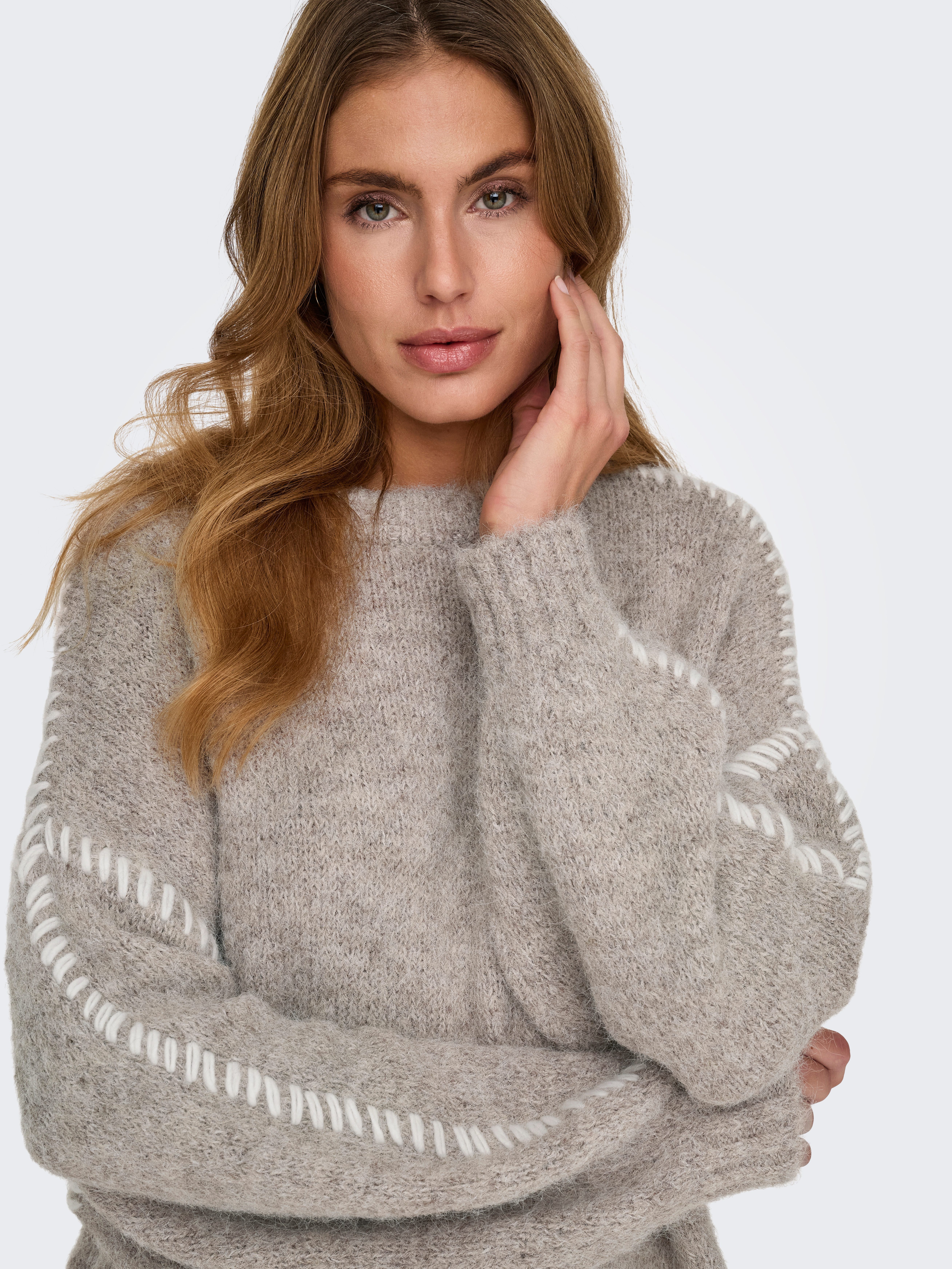 JDY Rundhalspullover JDYZOEY LIFE L/S ON STITCH PULL KNT NOOS mit dekorativen Ziernähten