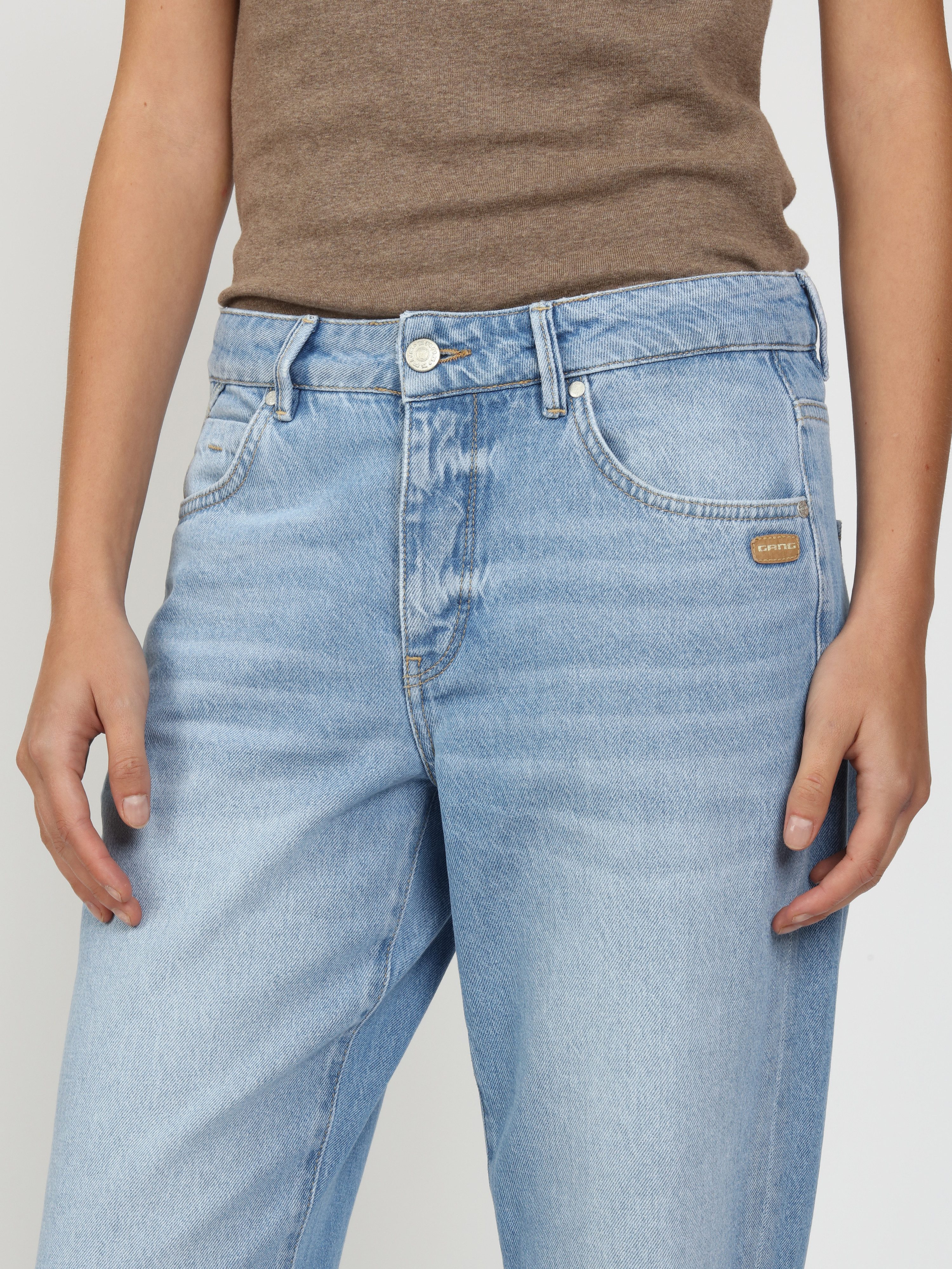 GANG Straight-Jeans 94THELMA mit Detail oberhalb der Münztasche