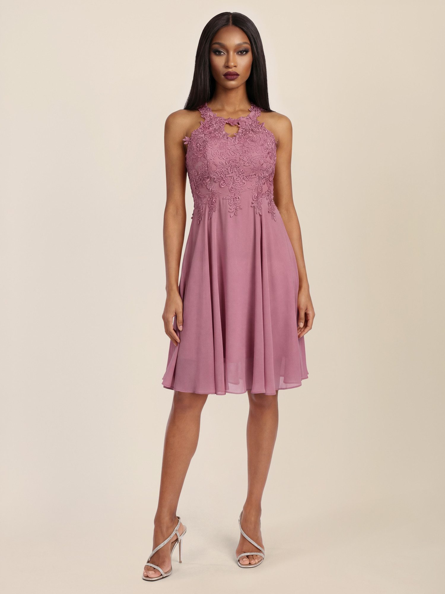 Apart Cocktailkleid mit floraler Spitzenpracht