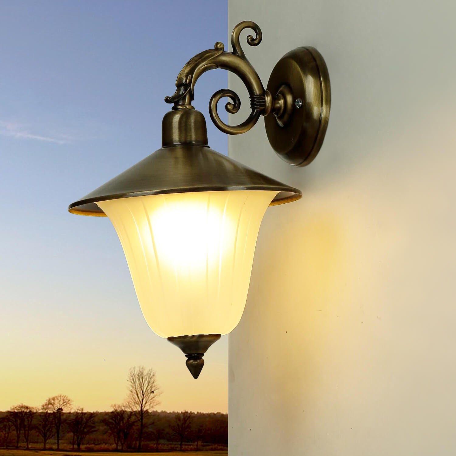 Licht-Erlebnisse Außen-Wandleuchte ANDROS, ohne Leuchtmittel, Außenwandleuchte Messing antik Riffelglas Schirm Premium Balkon Lampe