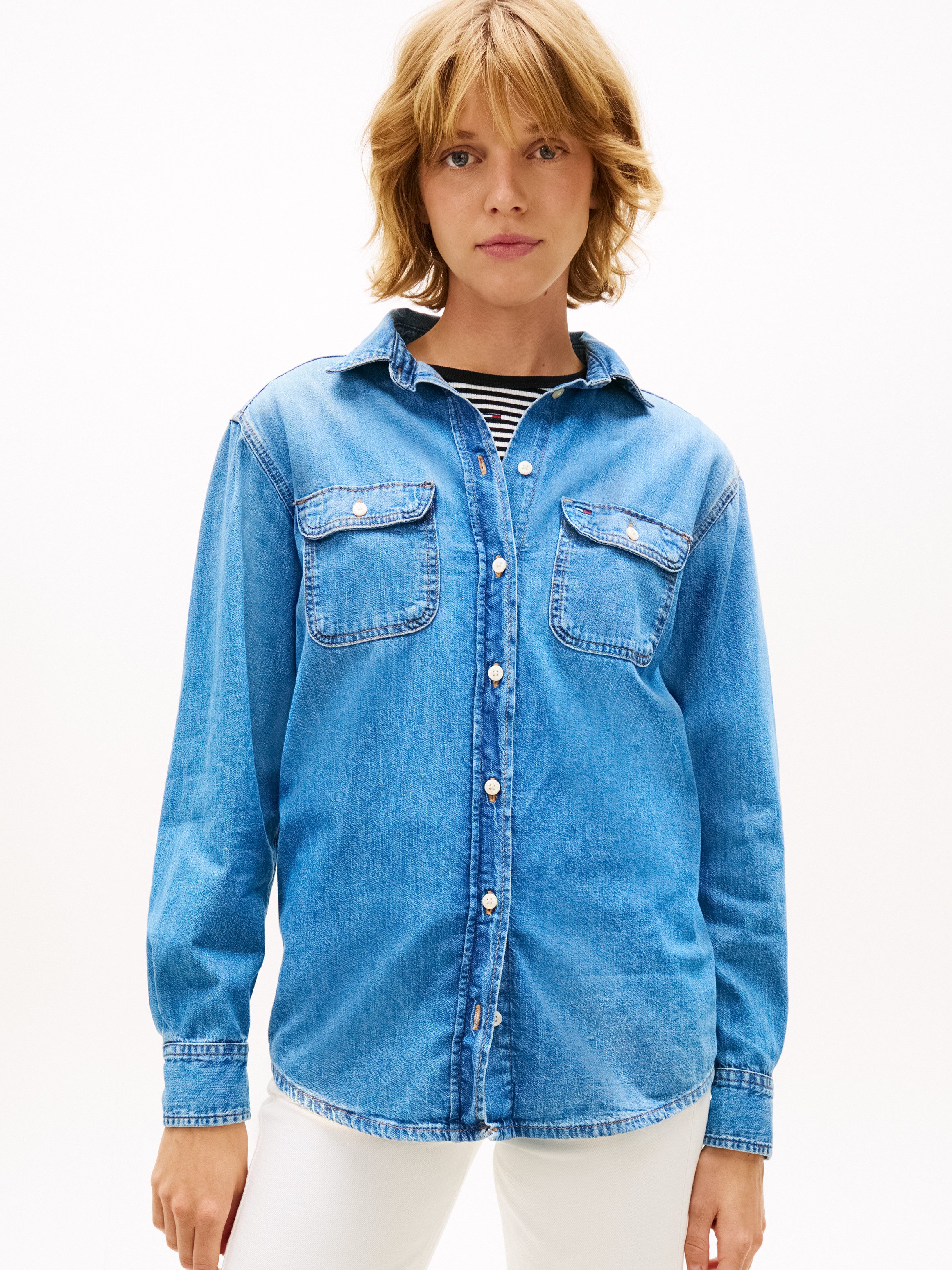 Tommy Jeans Langarmshirt RELAXED DENIM SHIRT EXT BJ8037 mit dem klassischen Hemdschnitt