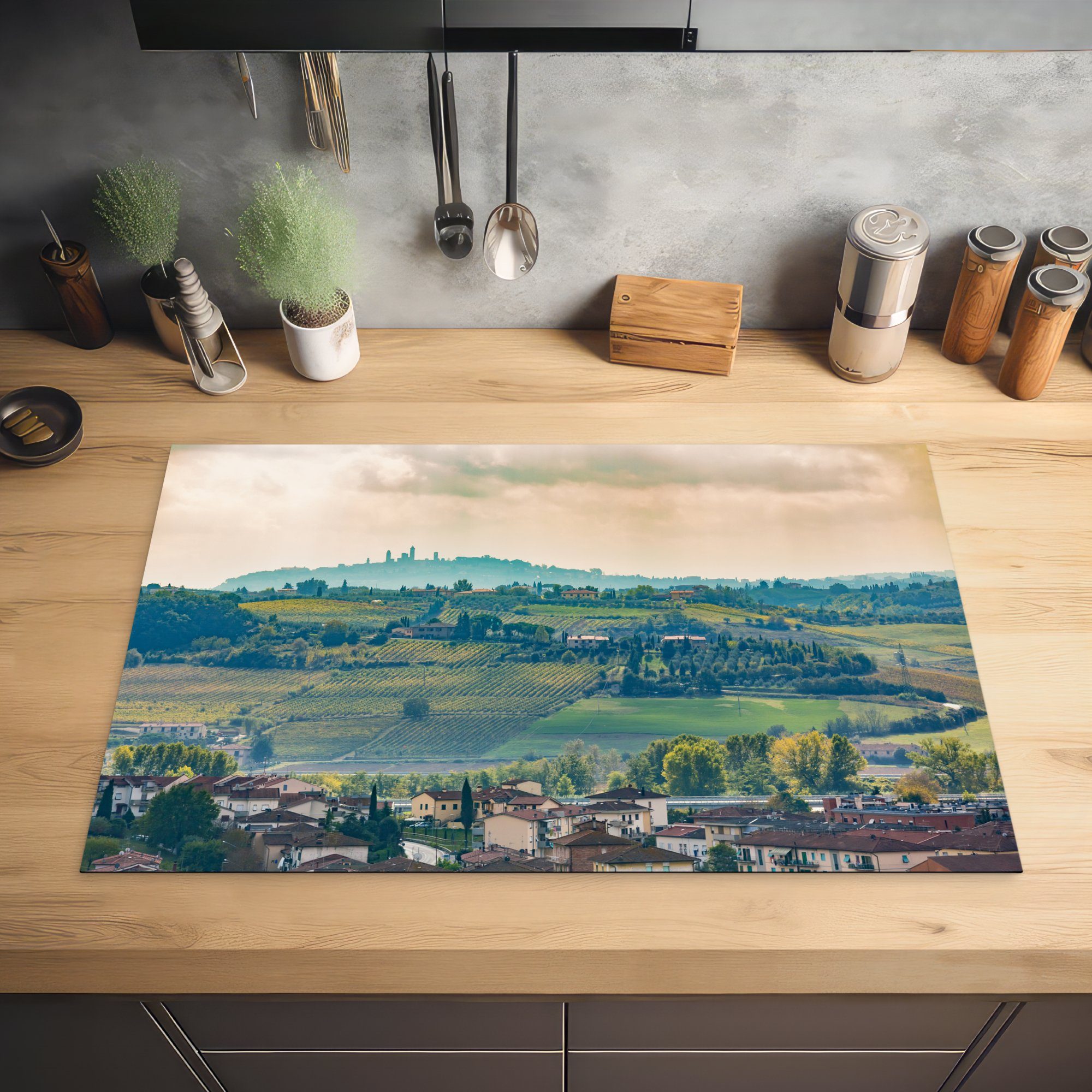 Silhouette der Gimignano, die Schutz Natur (1 für mit Ceranfeldabdeckung Herdblende-/Abdeckplatte der cm, 81x52 tlg), von Toskana Induktionskochfeld MuchoWow Vinyl, San küche,