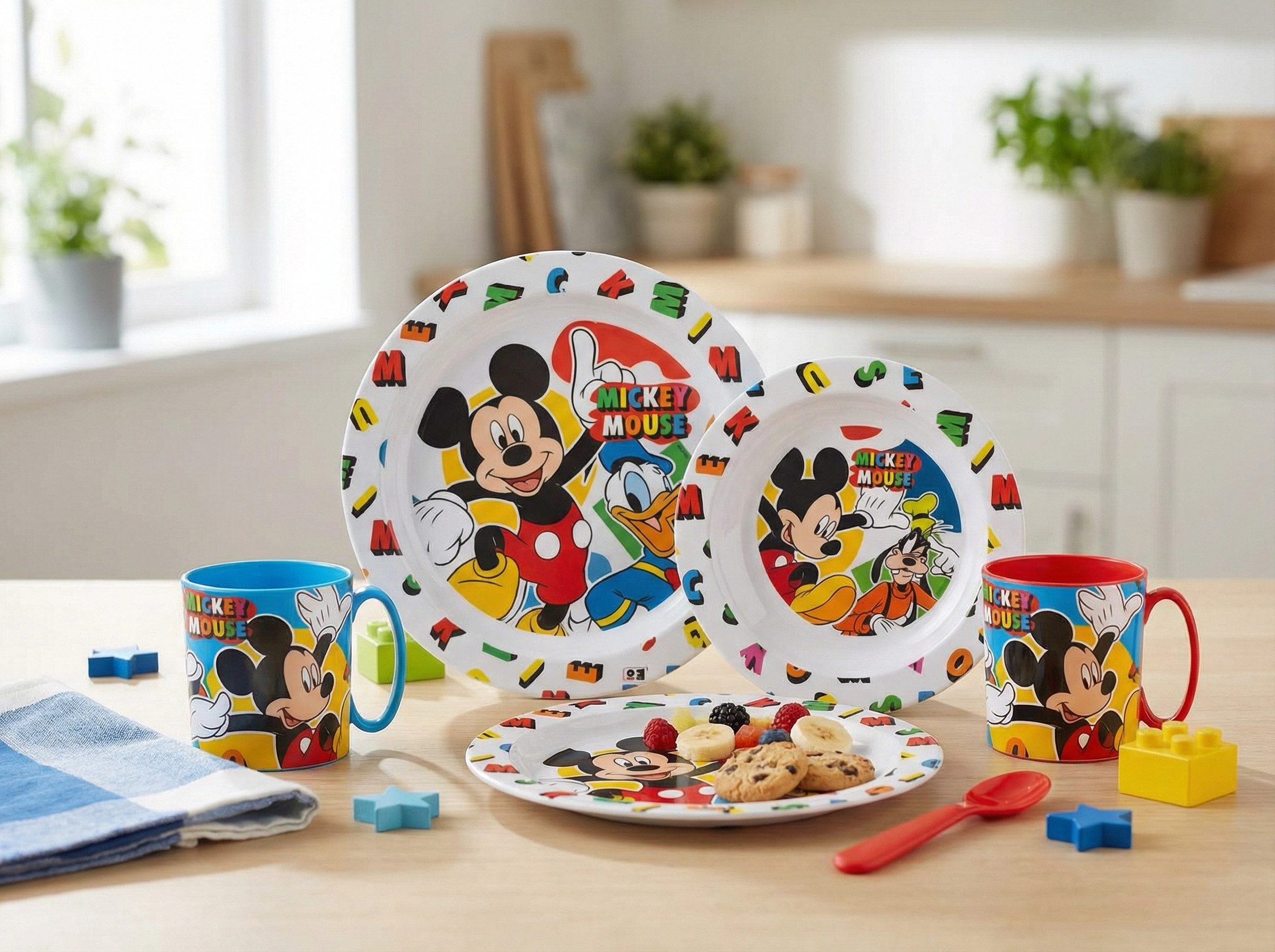 Disney Kindergeschirr-Set Mickey Maus Donald Goofy Kinder Geschirr-Set 3 teilig (3-tlg), 1 Personen, Kuststoff, Becher Teller Schüssel